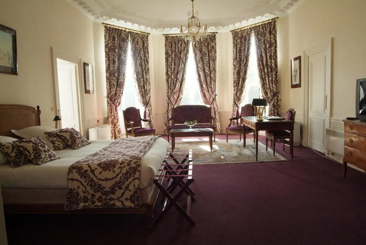 Bed in Château De La Motte Fenelon