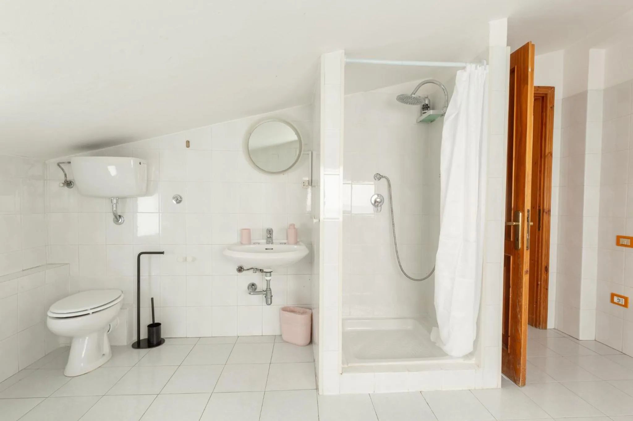 Shower in Spacebility Airport - self check-in