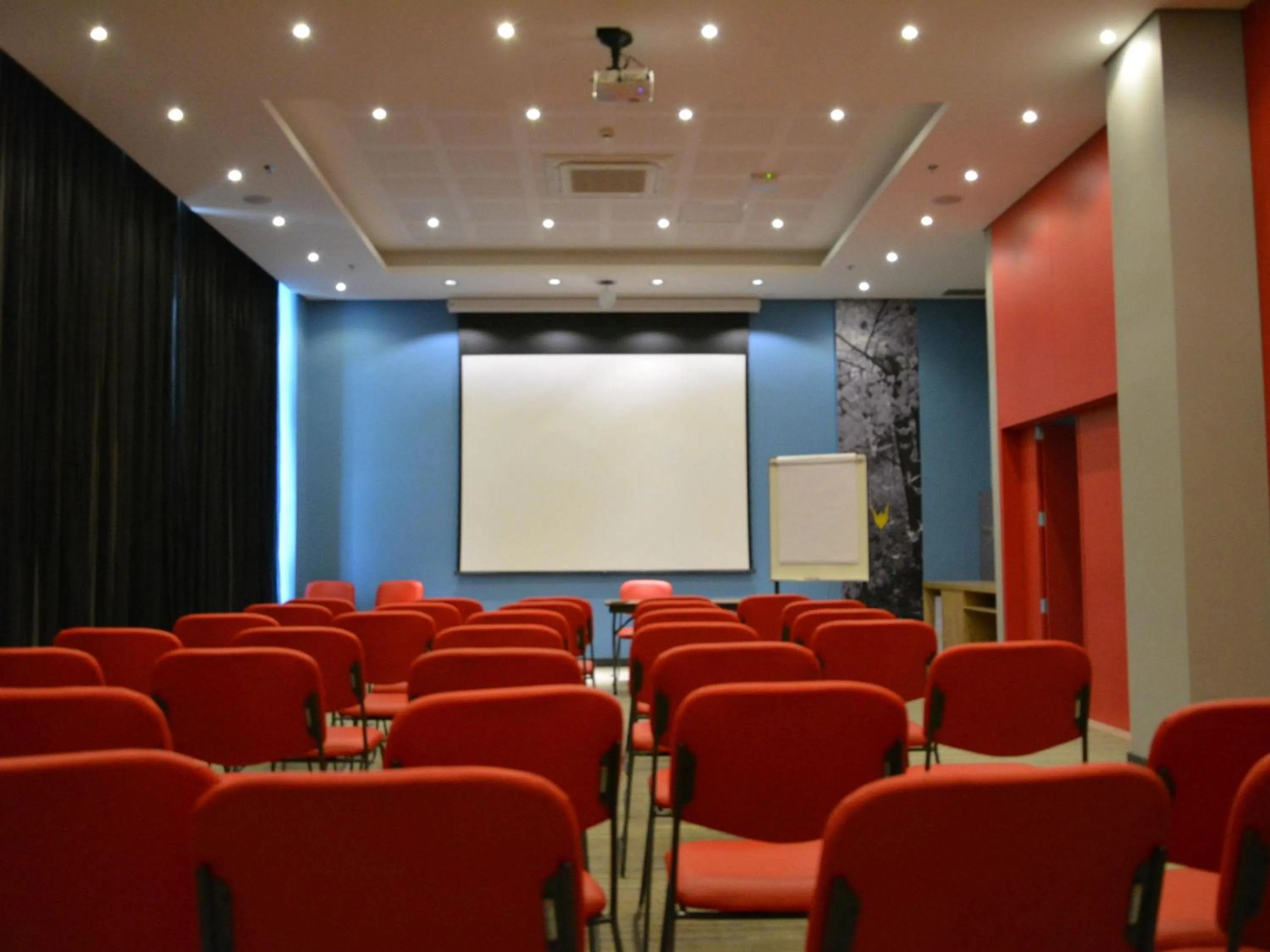 Meeting/conference room in ibis Jacarei