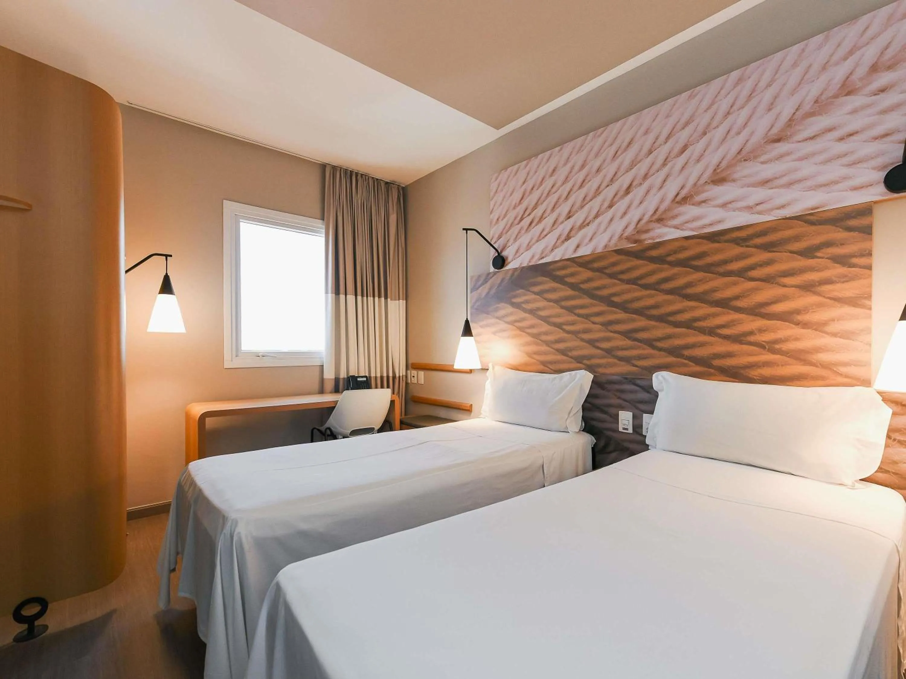 Bedroom, Bed in ibis Jacarei