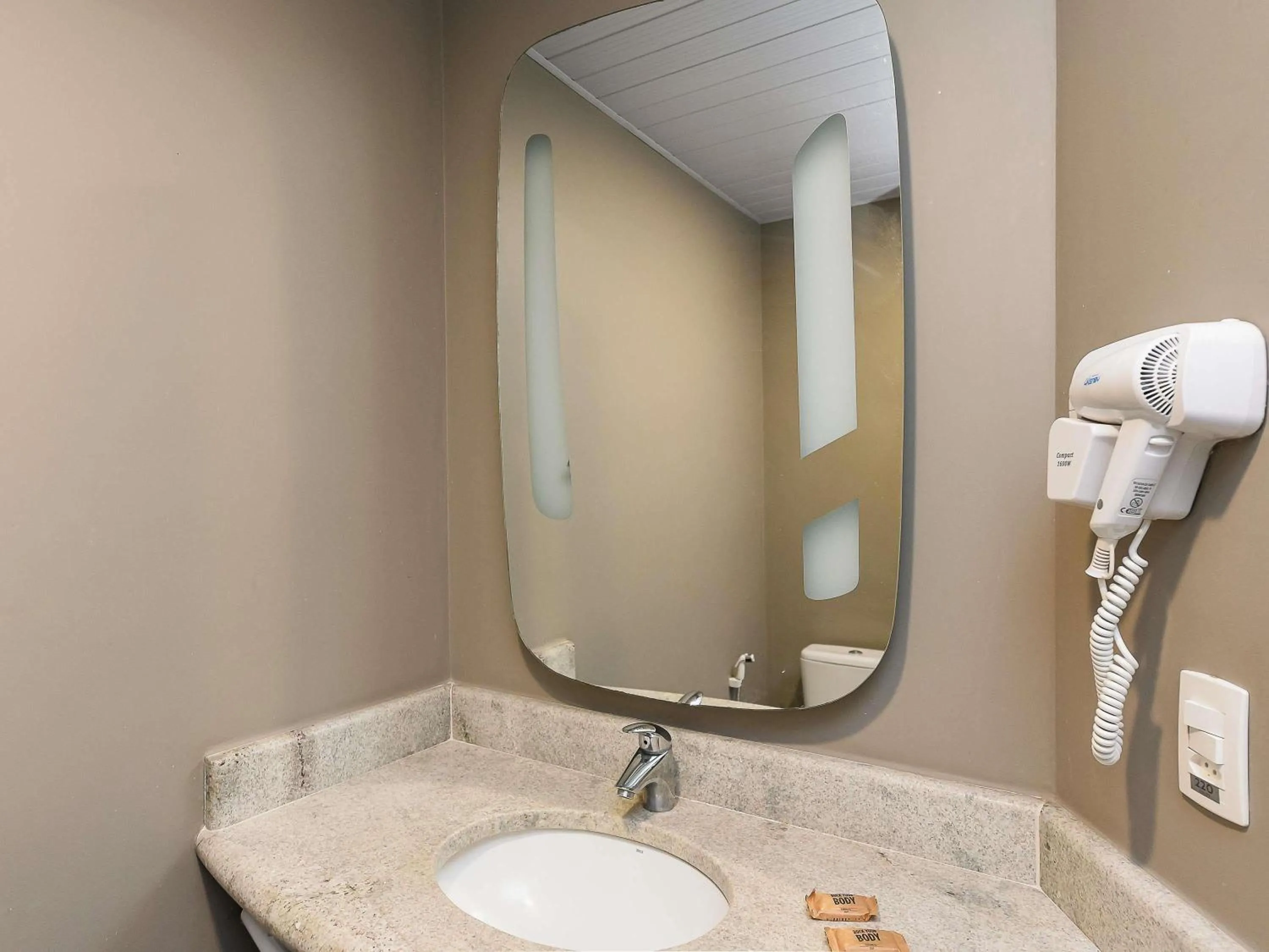 Bedroom in ibis Jacarei