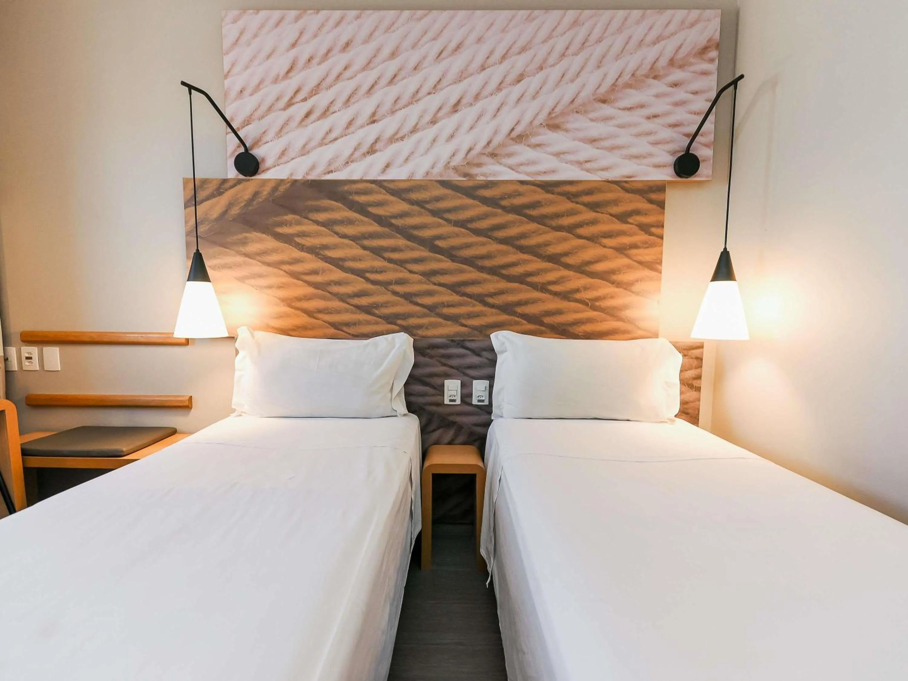 Bedroom, Bed in ibis Jacarei