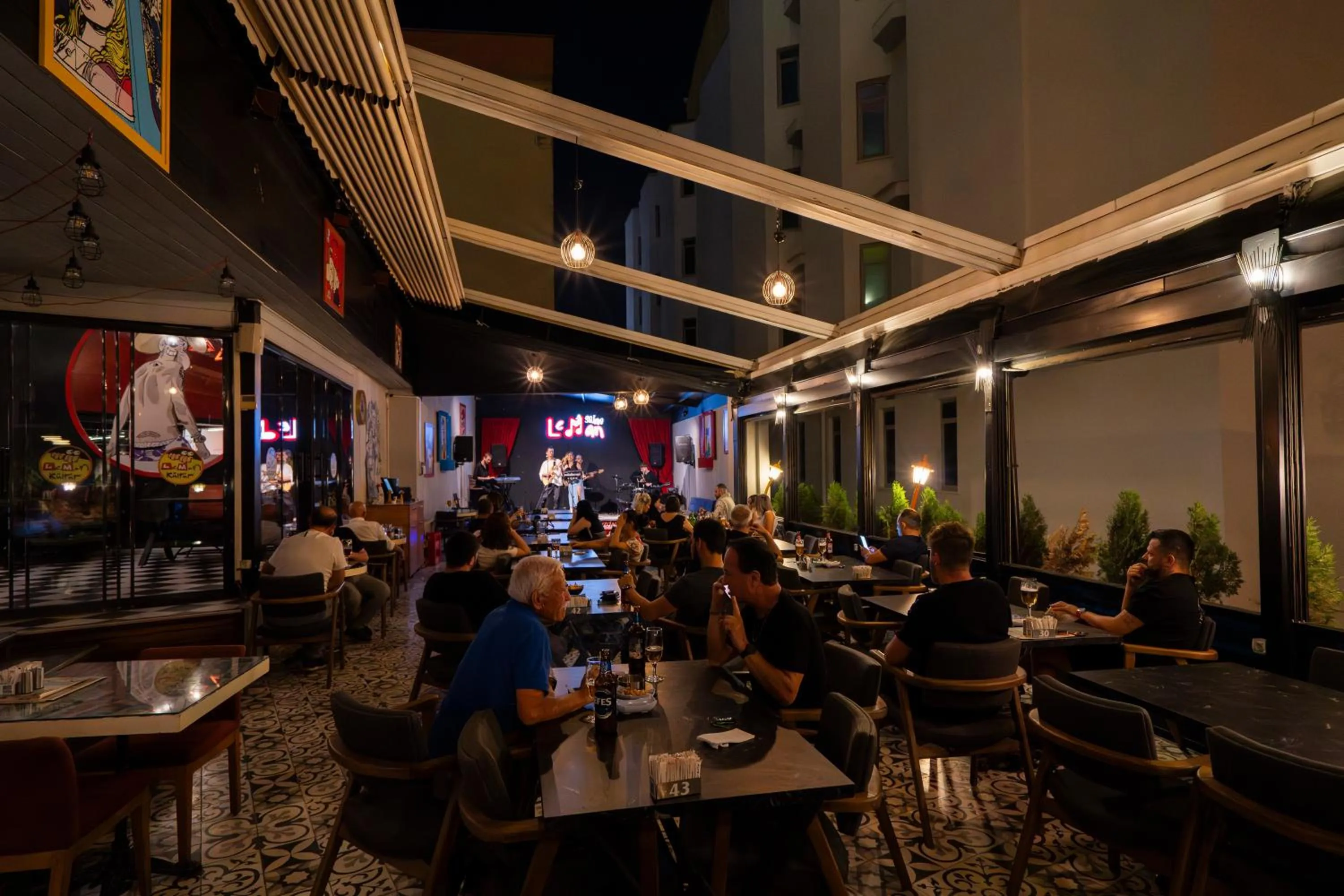 Restaurant/places to eat in Leman Otel