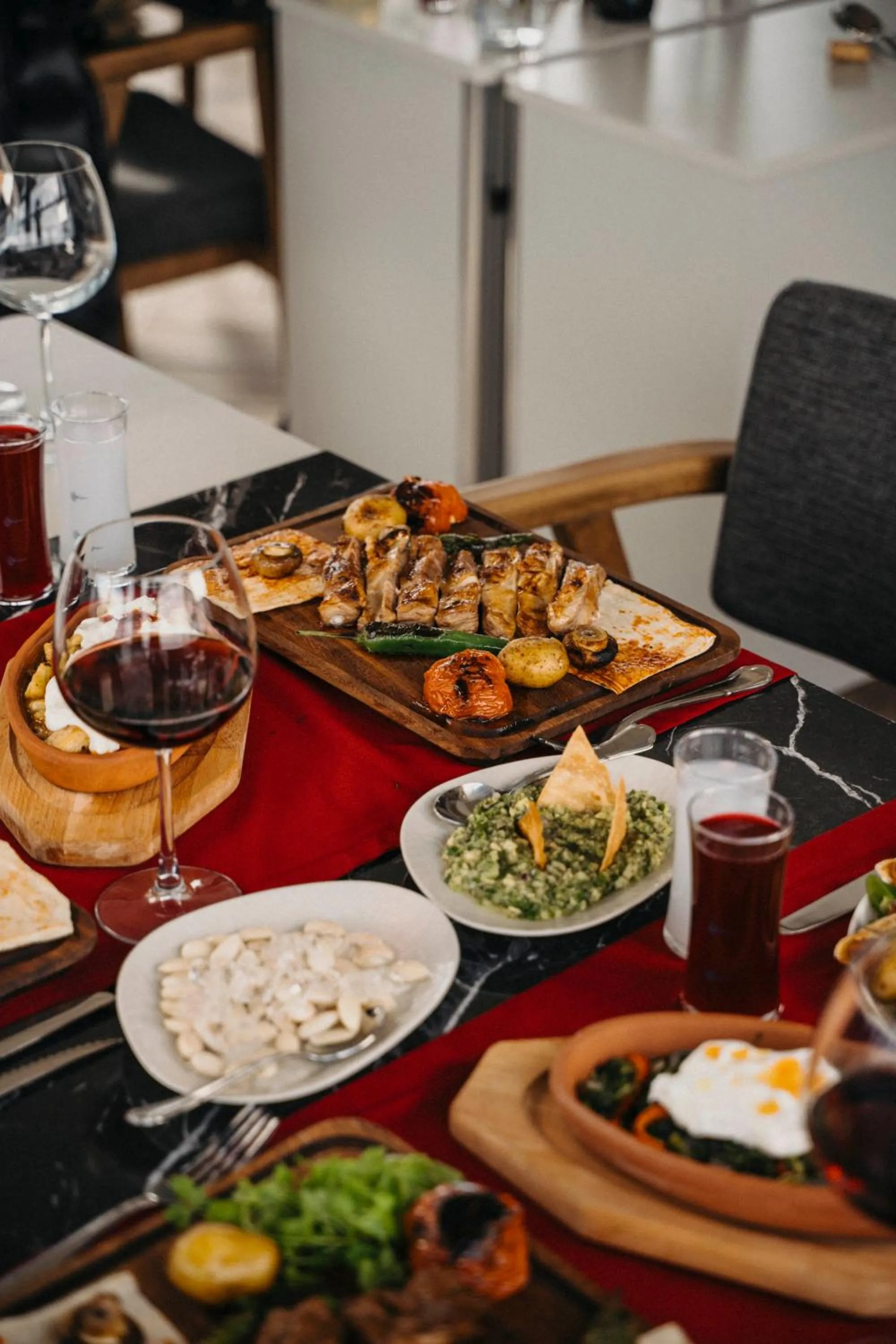 Restaurant/places to eat in Leman Otel