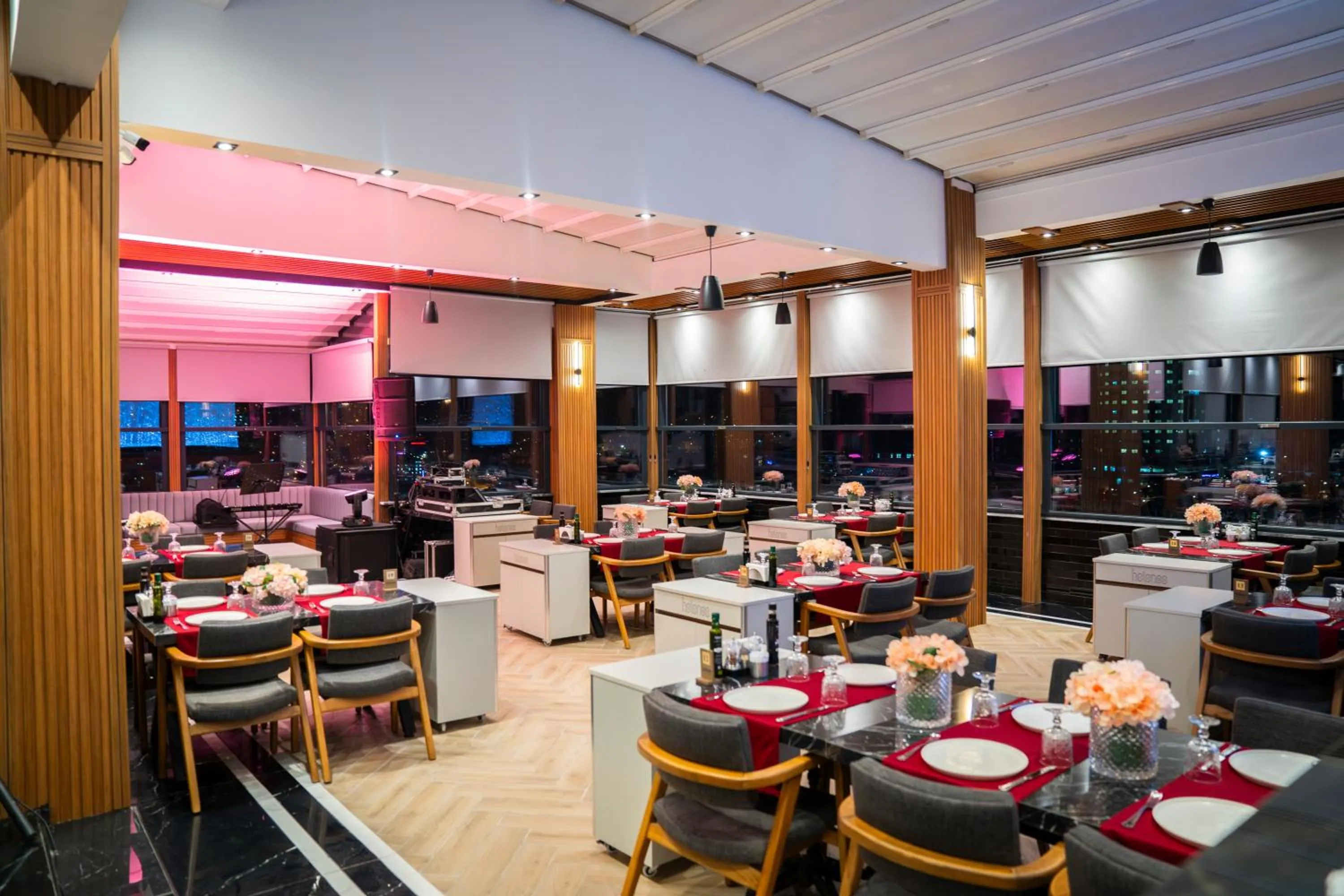 Restaurant/places to eat in Leman Otel