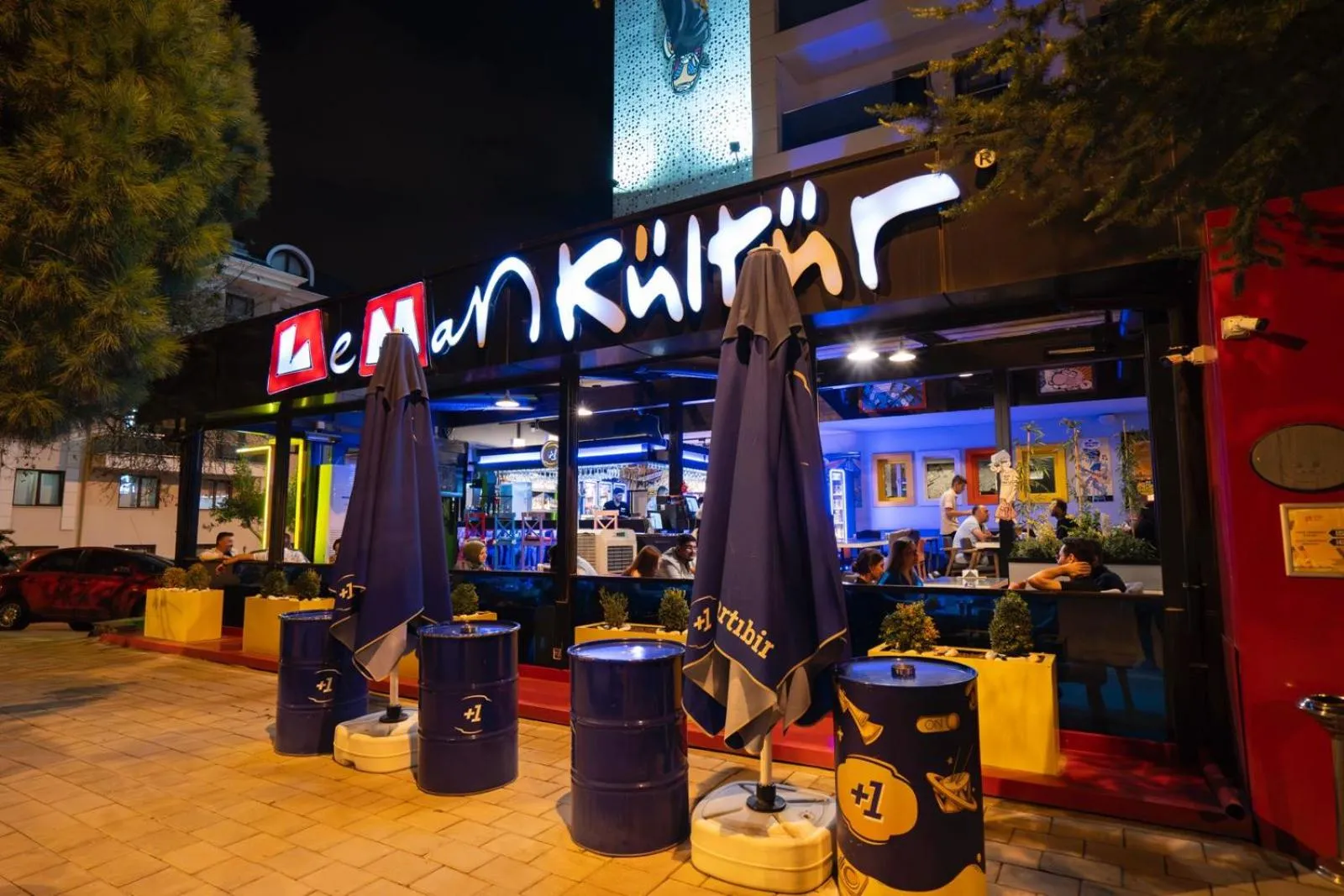 Restaurant/places to eat in Leman Otel