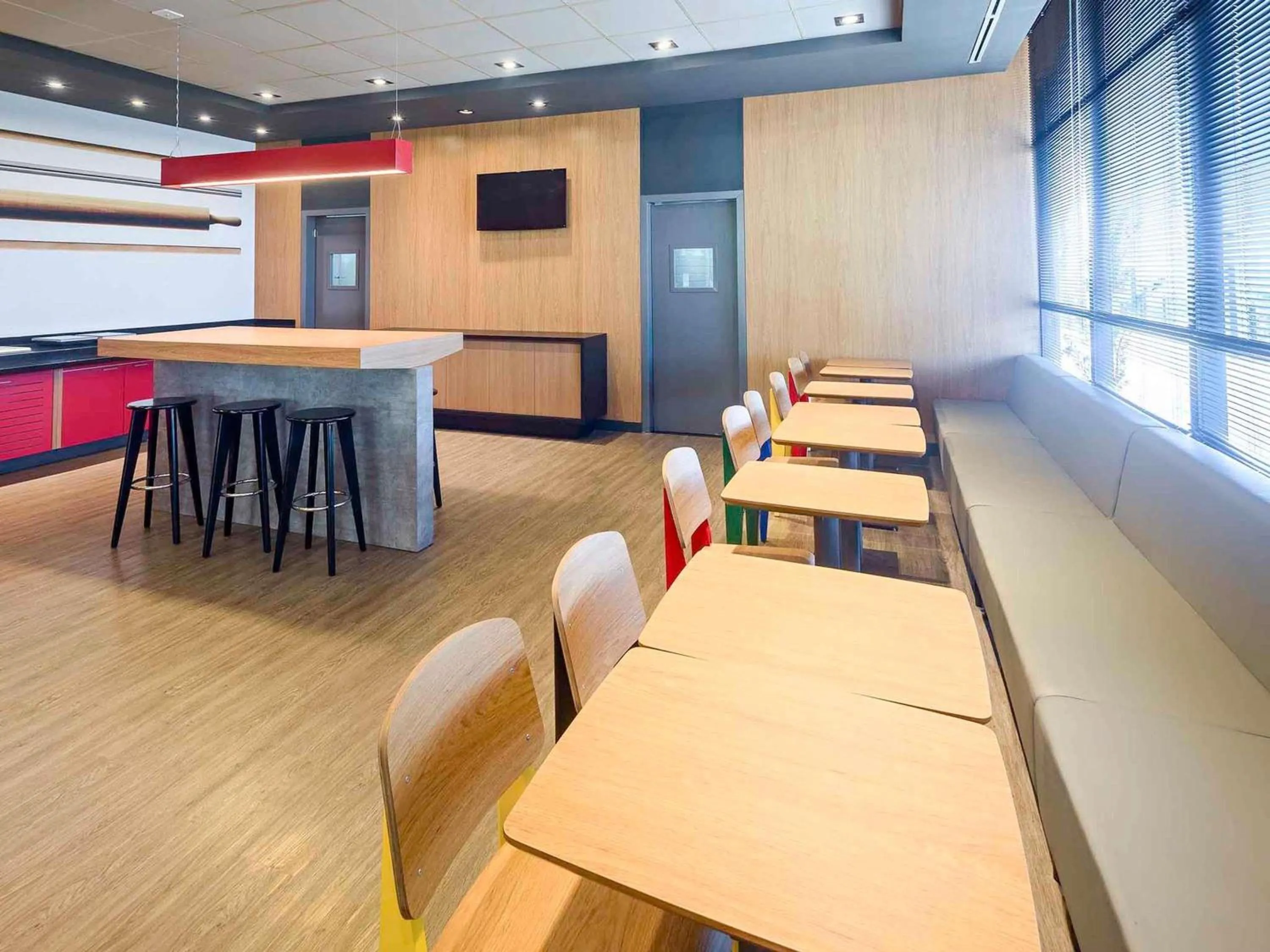 Lounge or bar in ibis Guaiba