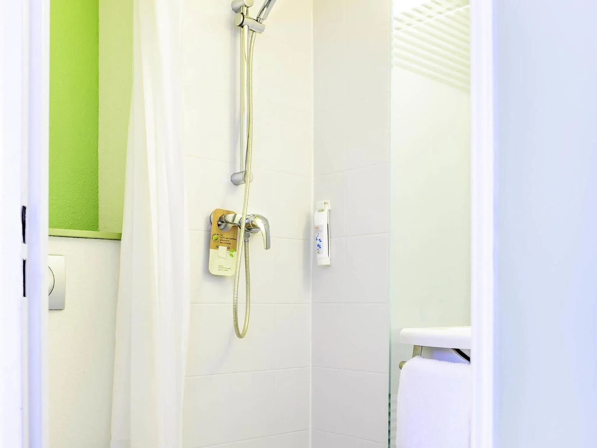 Bedroom in ibis budget Valenciennes Petite-Forêt