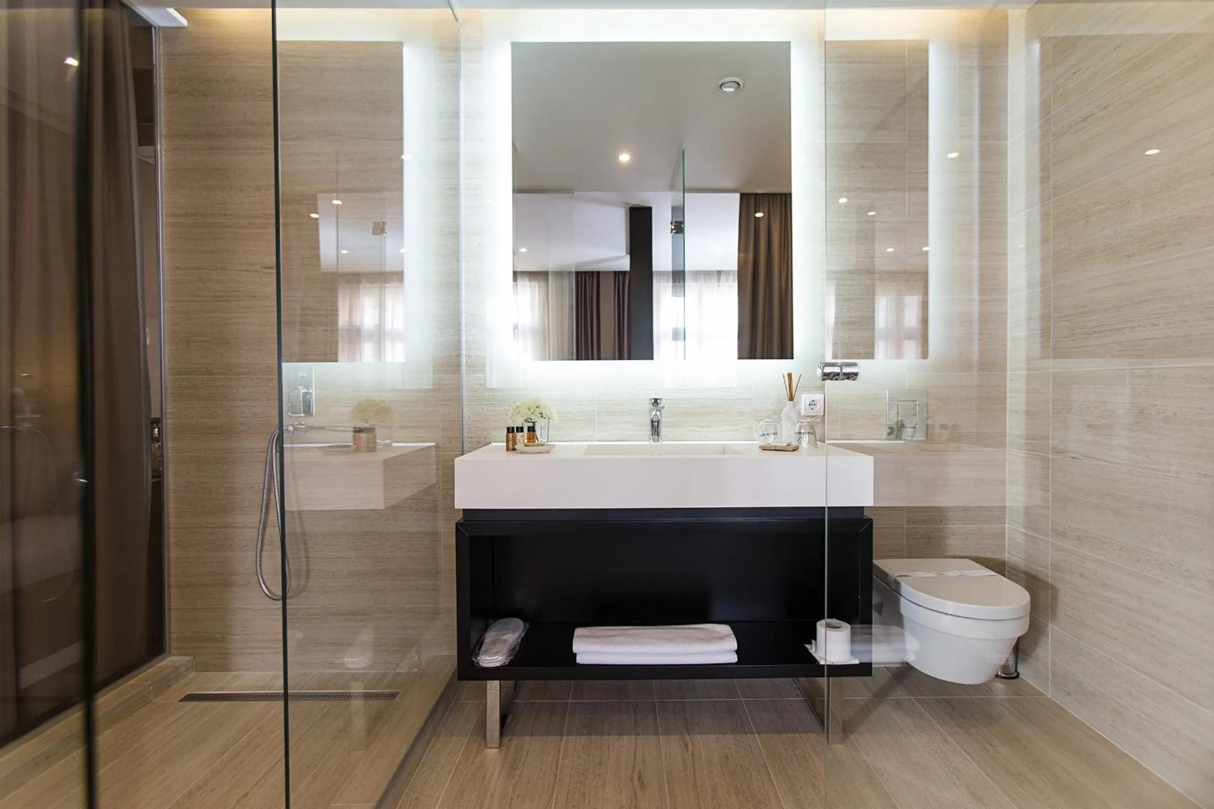 Shower in Dominic Smart & Luxury Suites - Republic Square