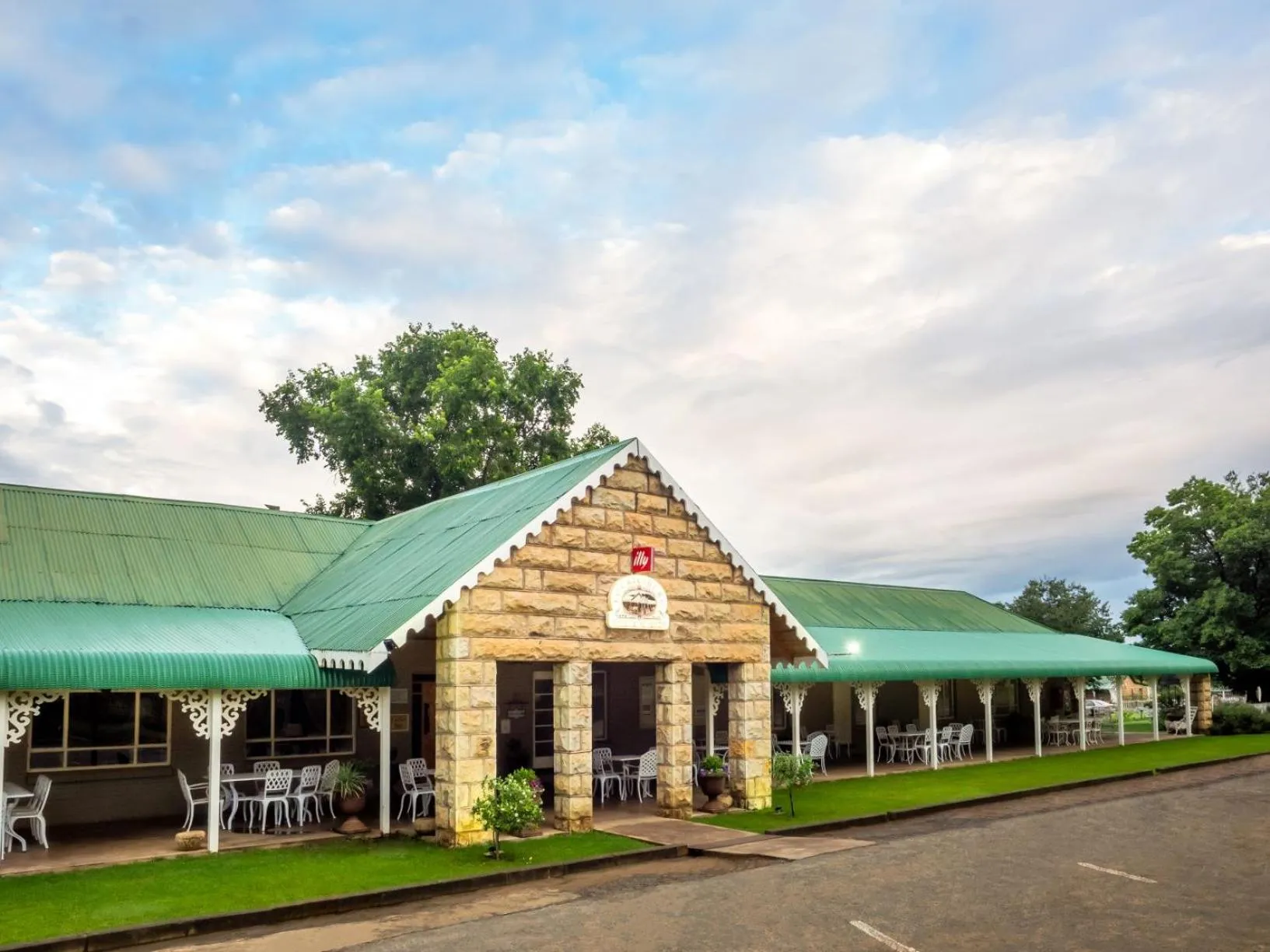 Facade/entrance in Fouriesburg Country Inn