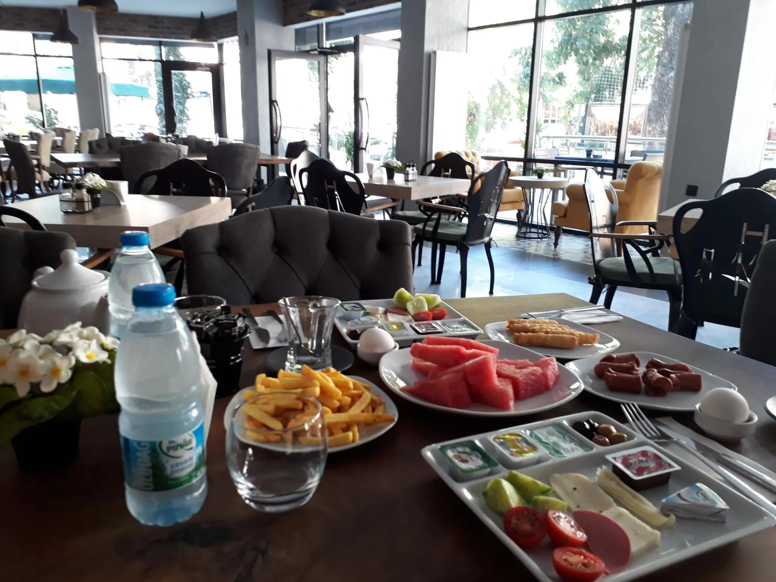 Restaurant/places to eat in Aldino Residence