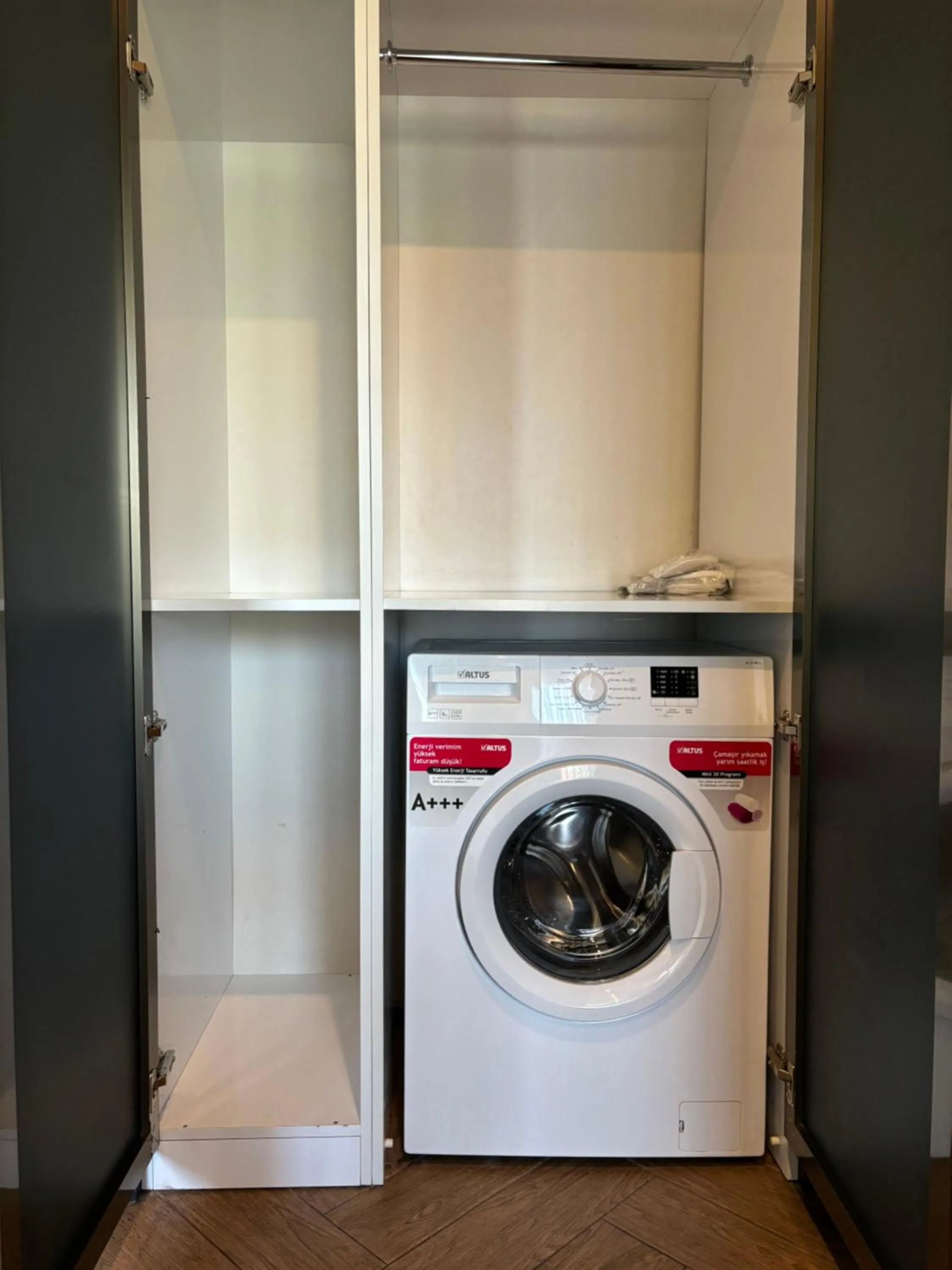 washing machine in Aldino Residence