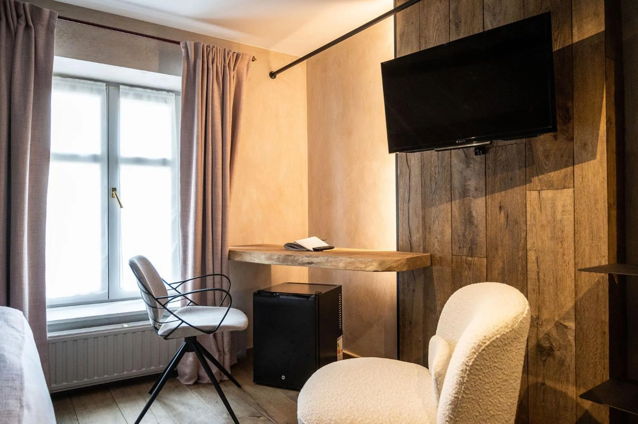 TV and multimedia in Hotel LEA - Maison Caerdinael