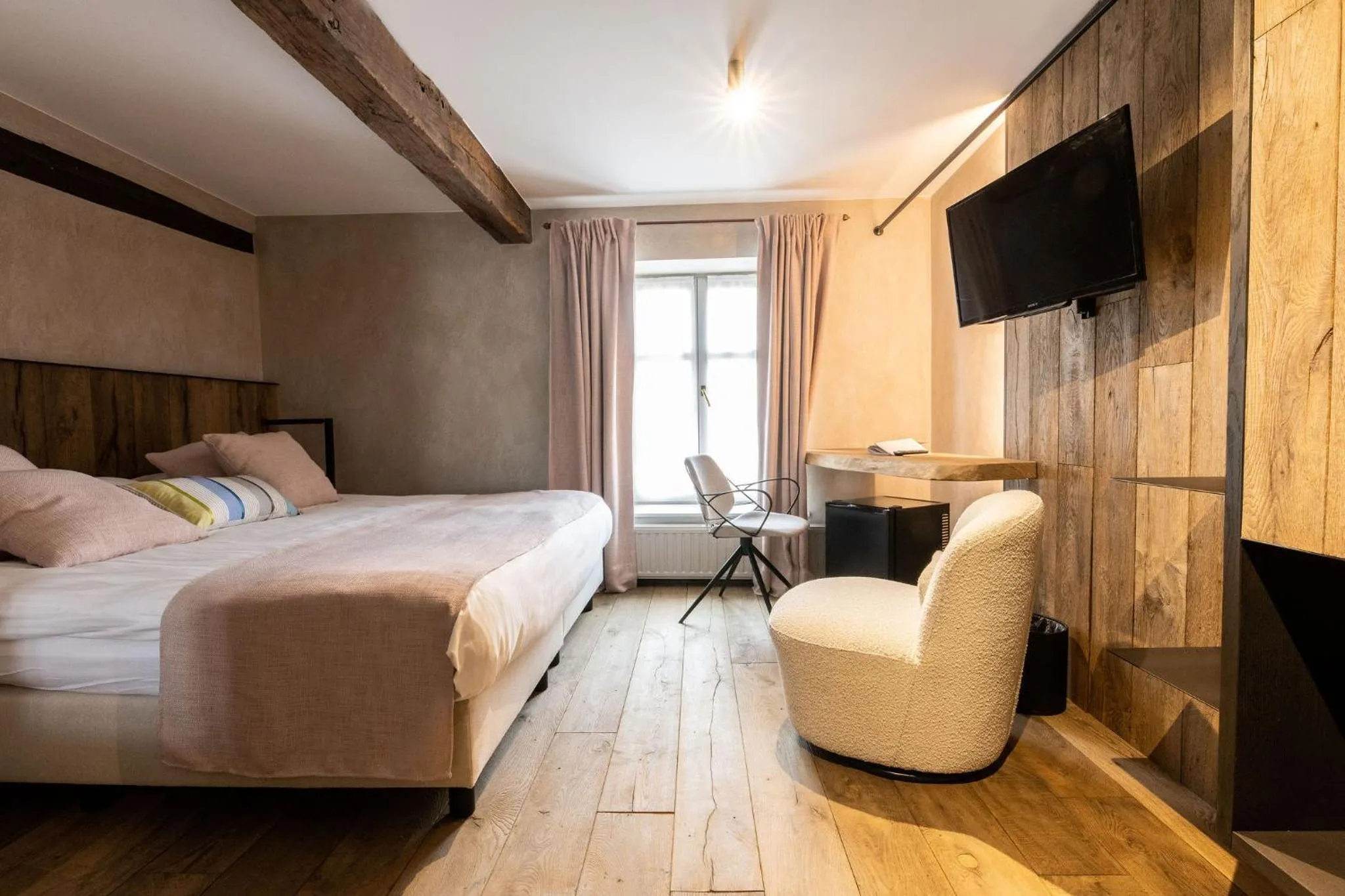 Bed in Hotel LEA - Maison Caerdinael