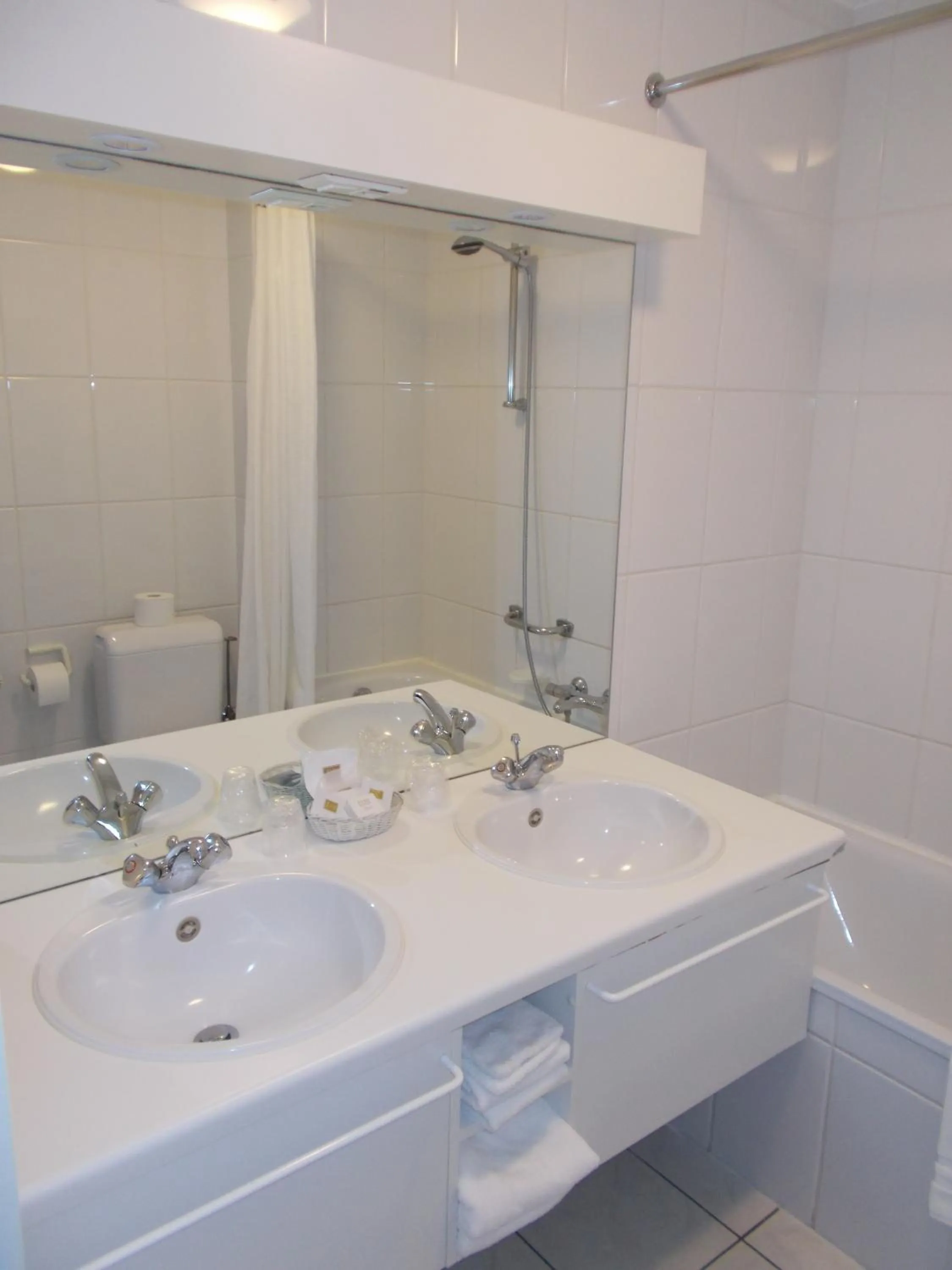 Bathroom in Hotel Limburgia