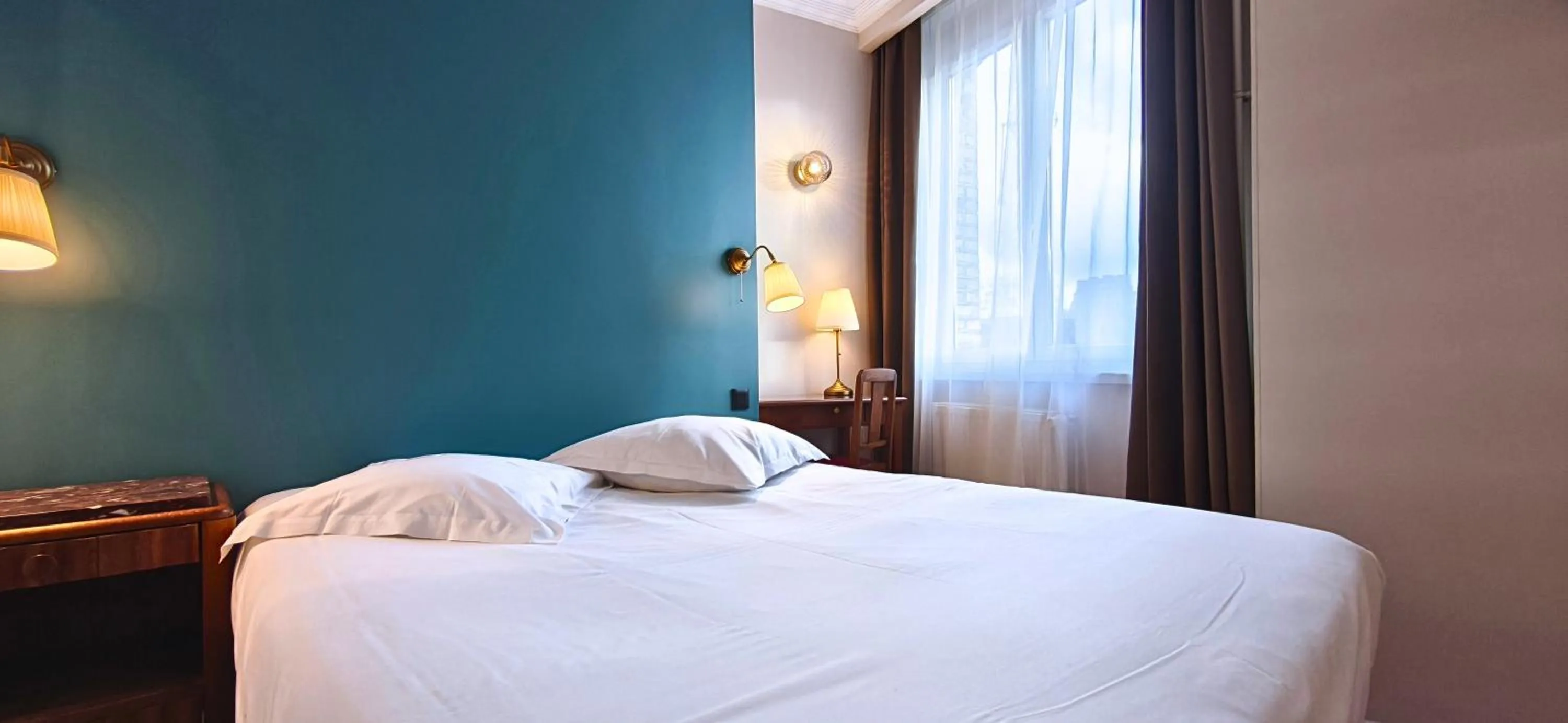 Bed in Hôtel Saint Maurice