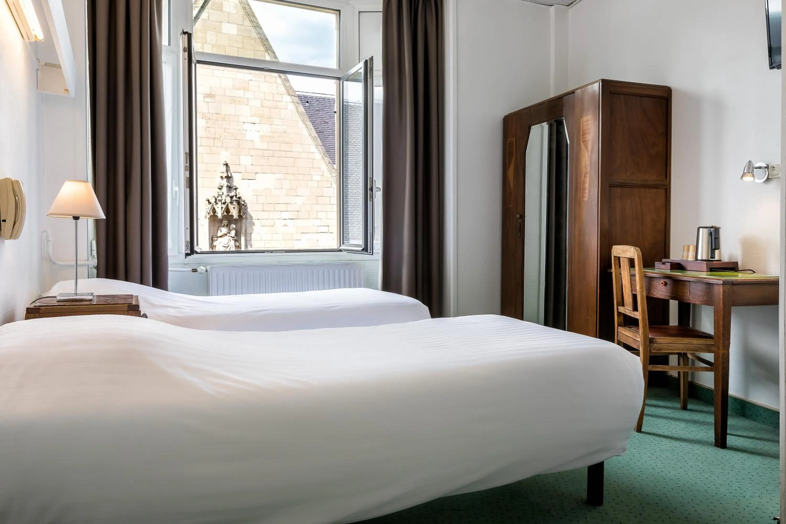 Bed in Hôtel Saint Maurice