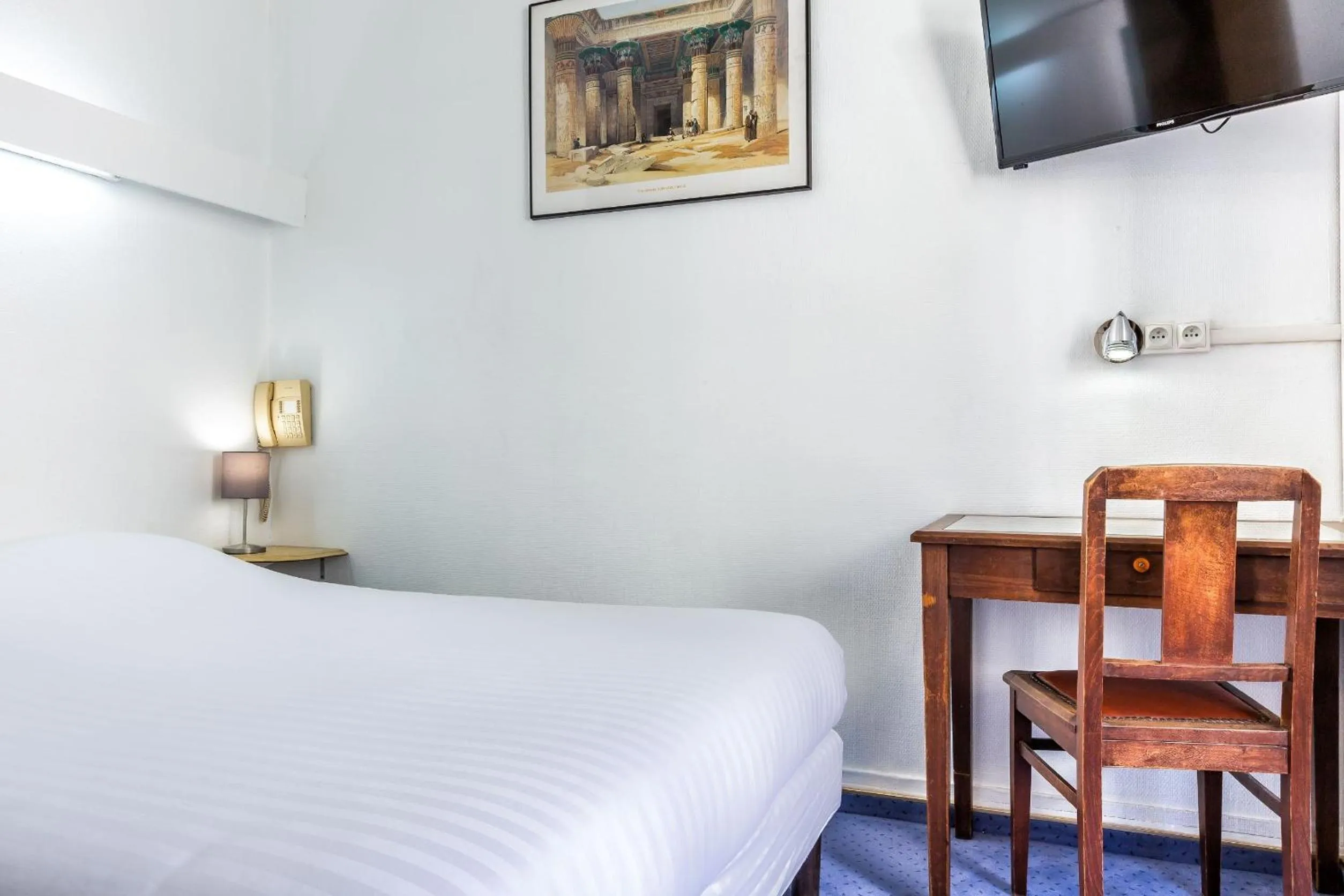 Bed in Hôtel Saint Maurice