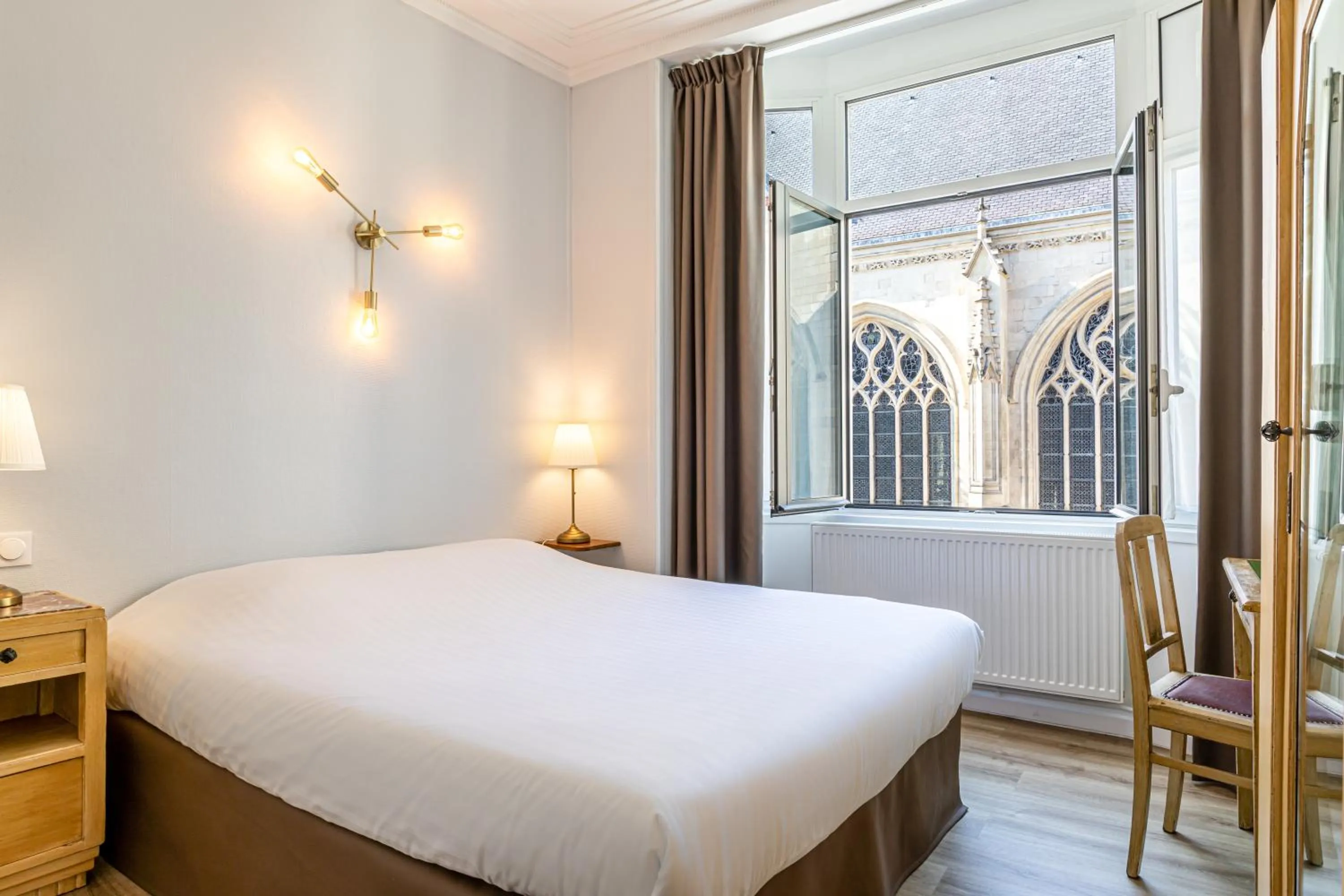 Photo of the whole room, Bed in Hôtel Saint Maurice