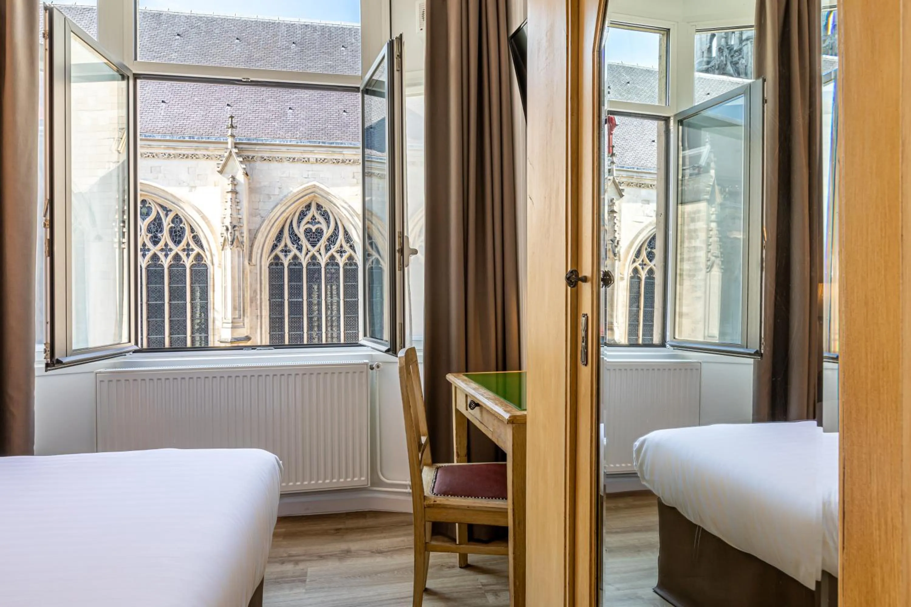 Bed in Hôtel Saint Maurice