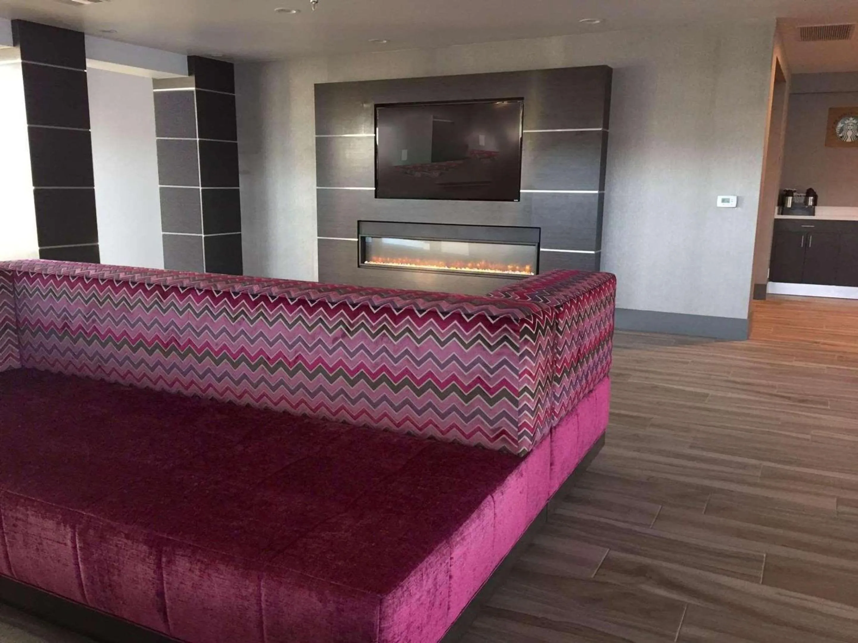 Lobby or reception in Radisson Hotel Oakland Airport