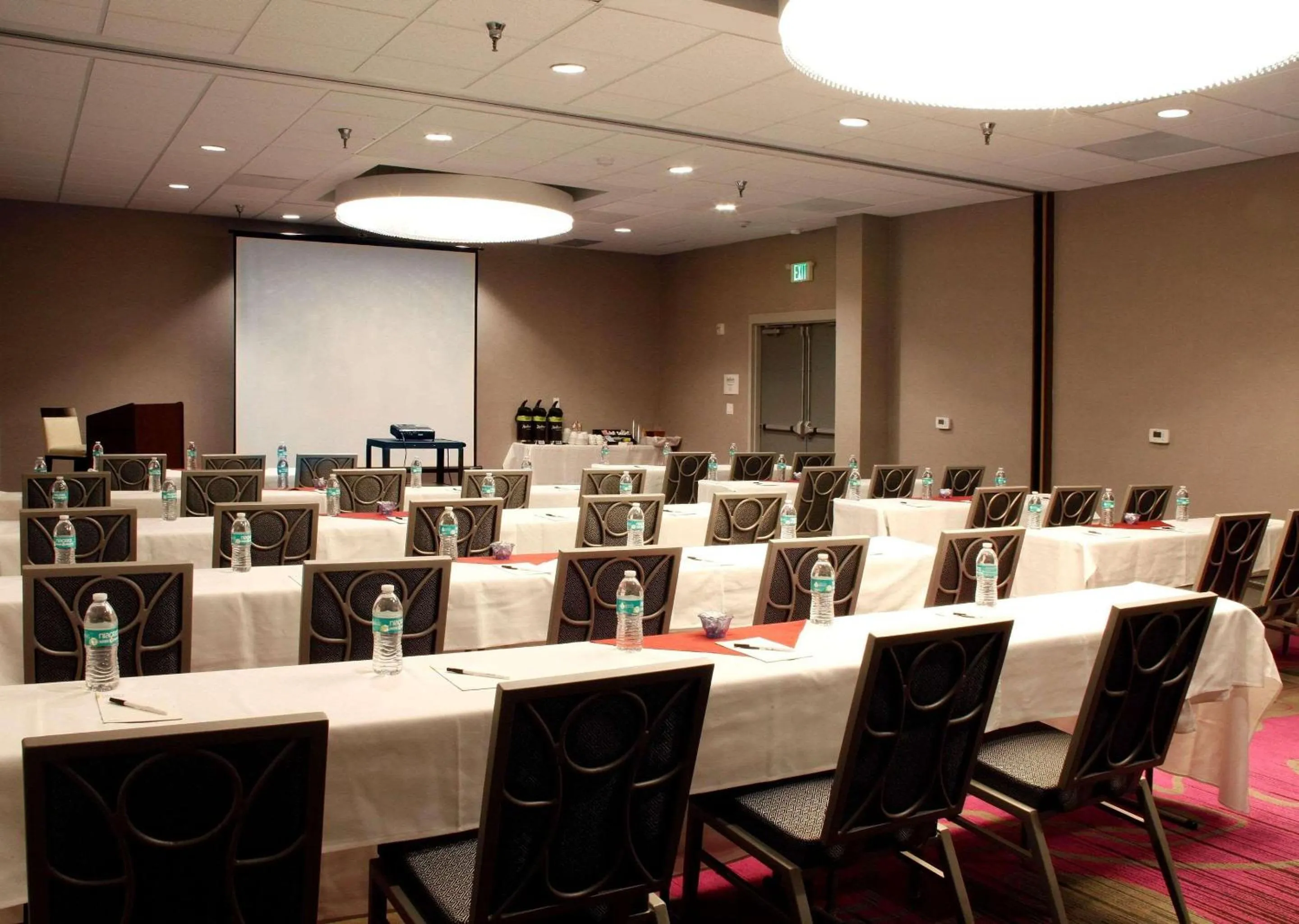 Meeting/conference room in Radisson Hotel Oakland Airport
