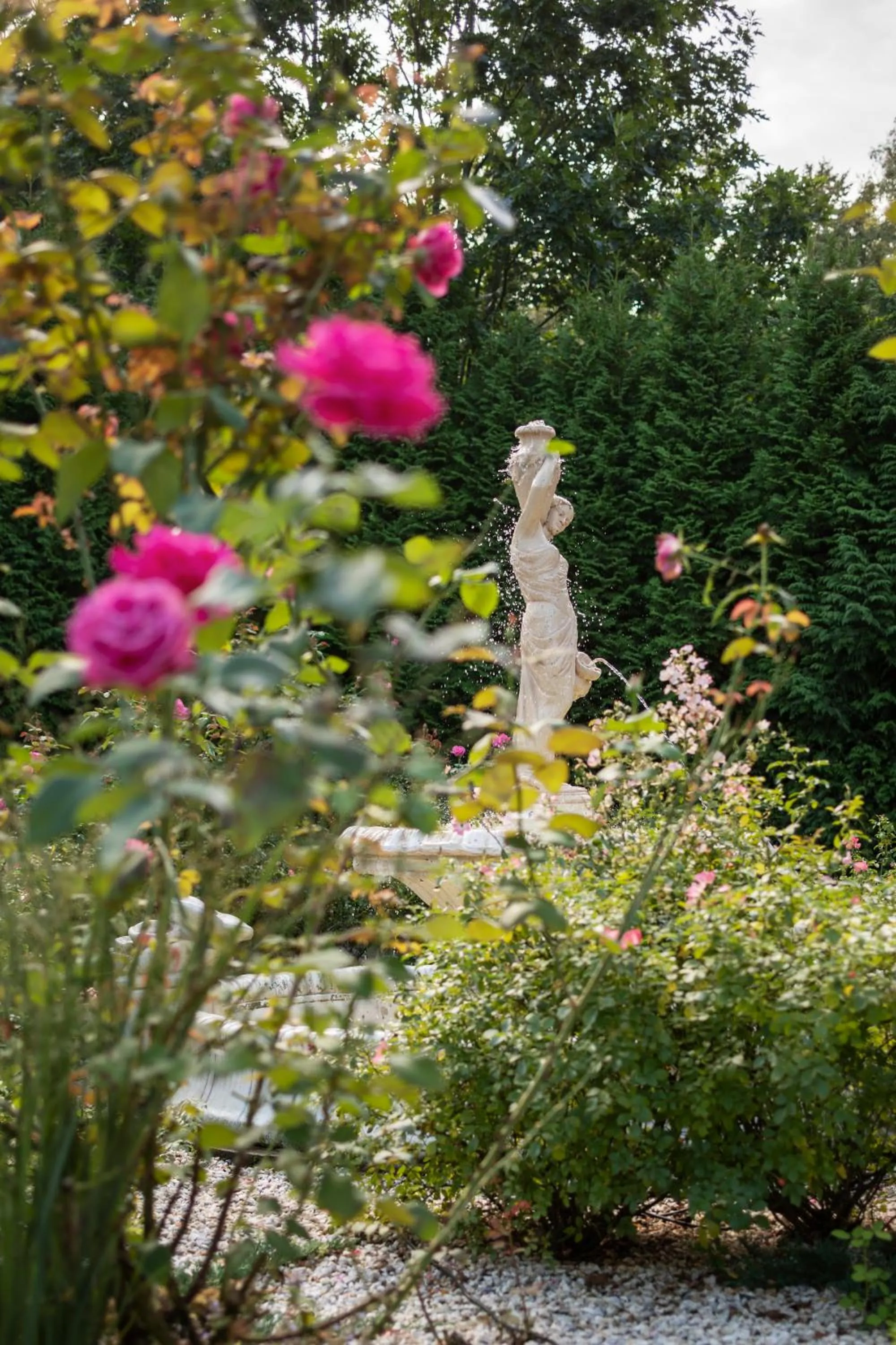 Garden in Rezydencja na Wzgórzu w zielonym sercu Łodzi przy Parku Krajobrazowym Ruda Wiilowa