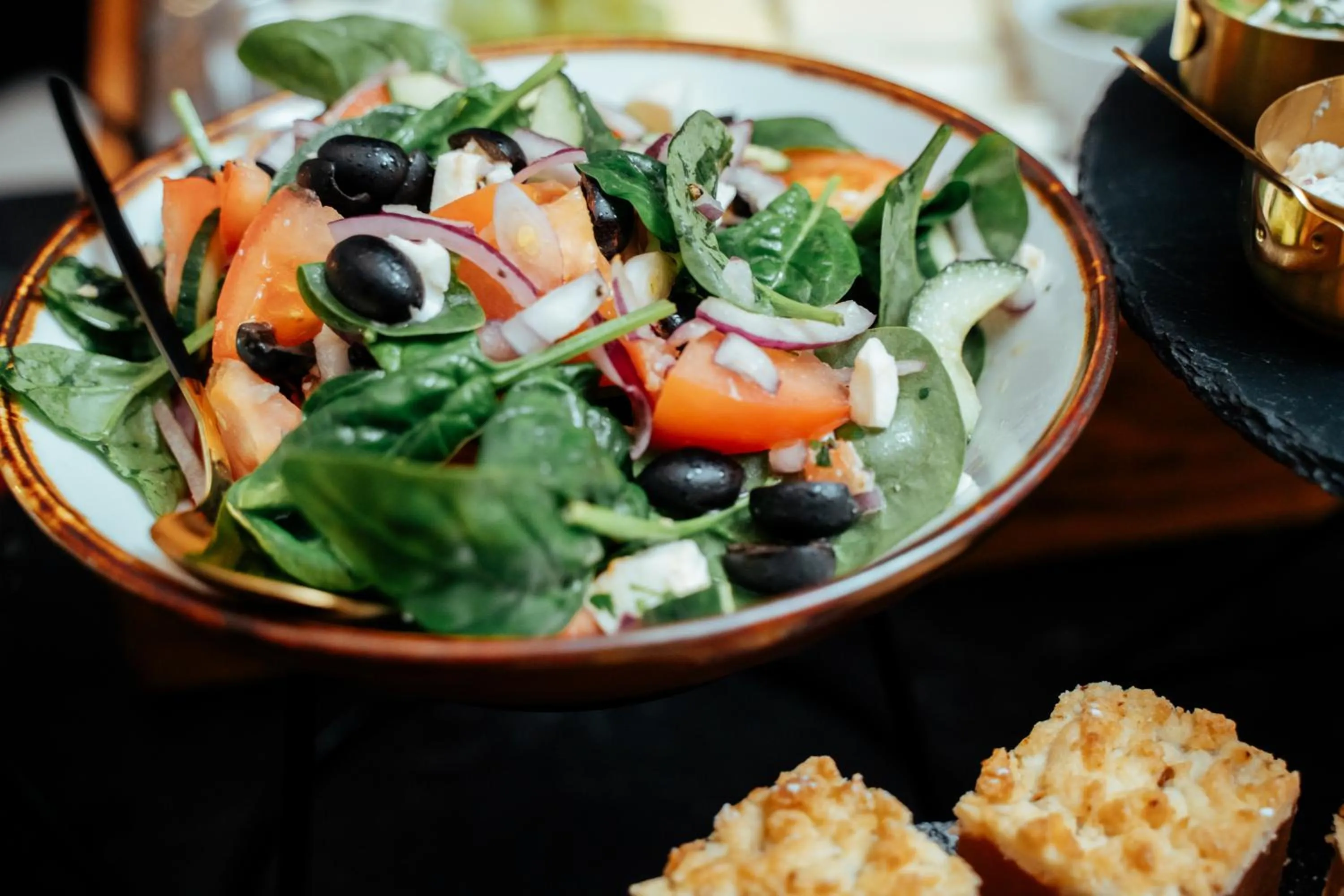 Food in Rezydencja na Wzgórzu w zielonym sercu Łodzi przy Parku Krajobrazowym Ruda Wiilowa