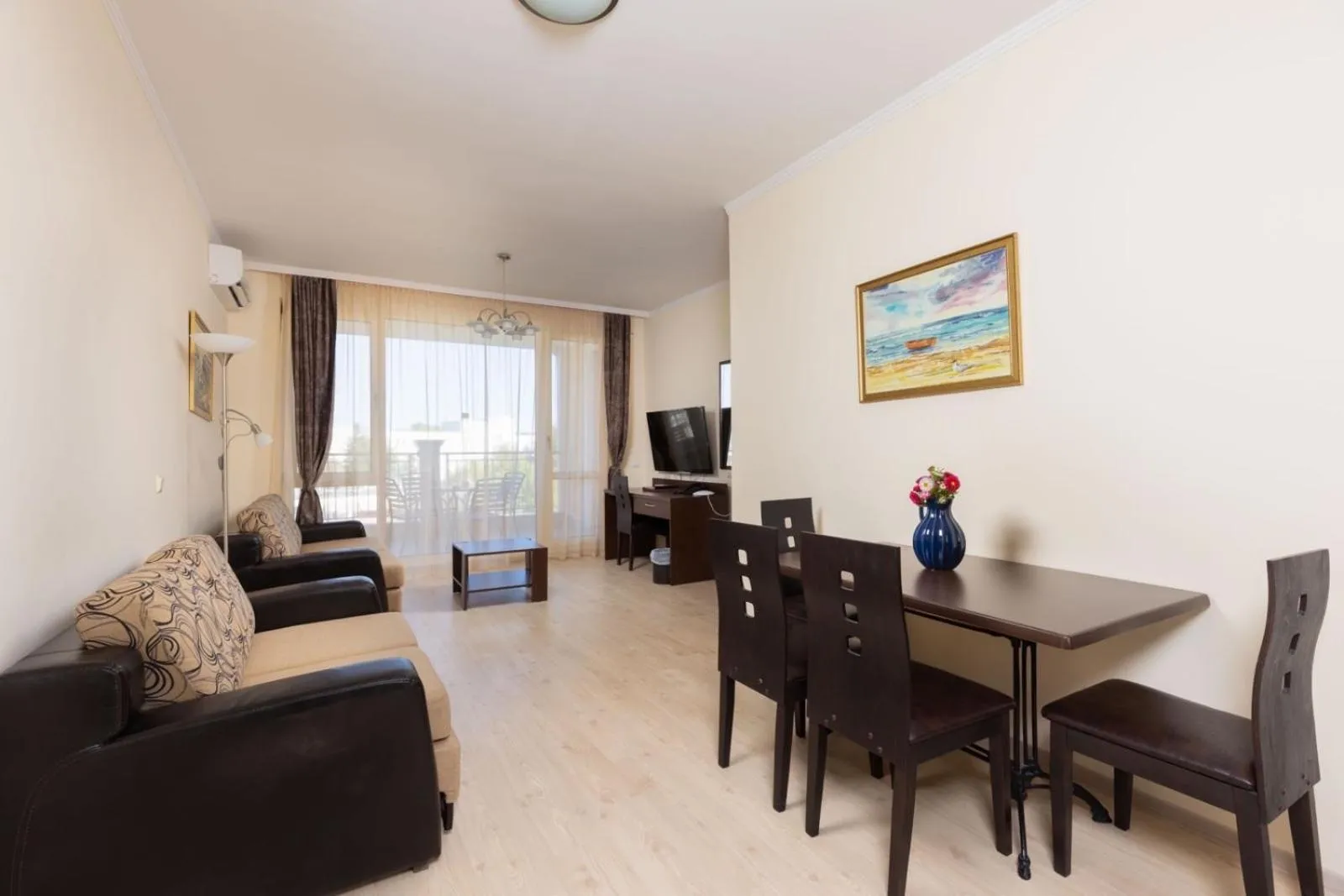 Communal lounge/ TV room in Rome Palace Deluxe - All Inclusive Premium