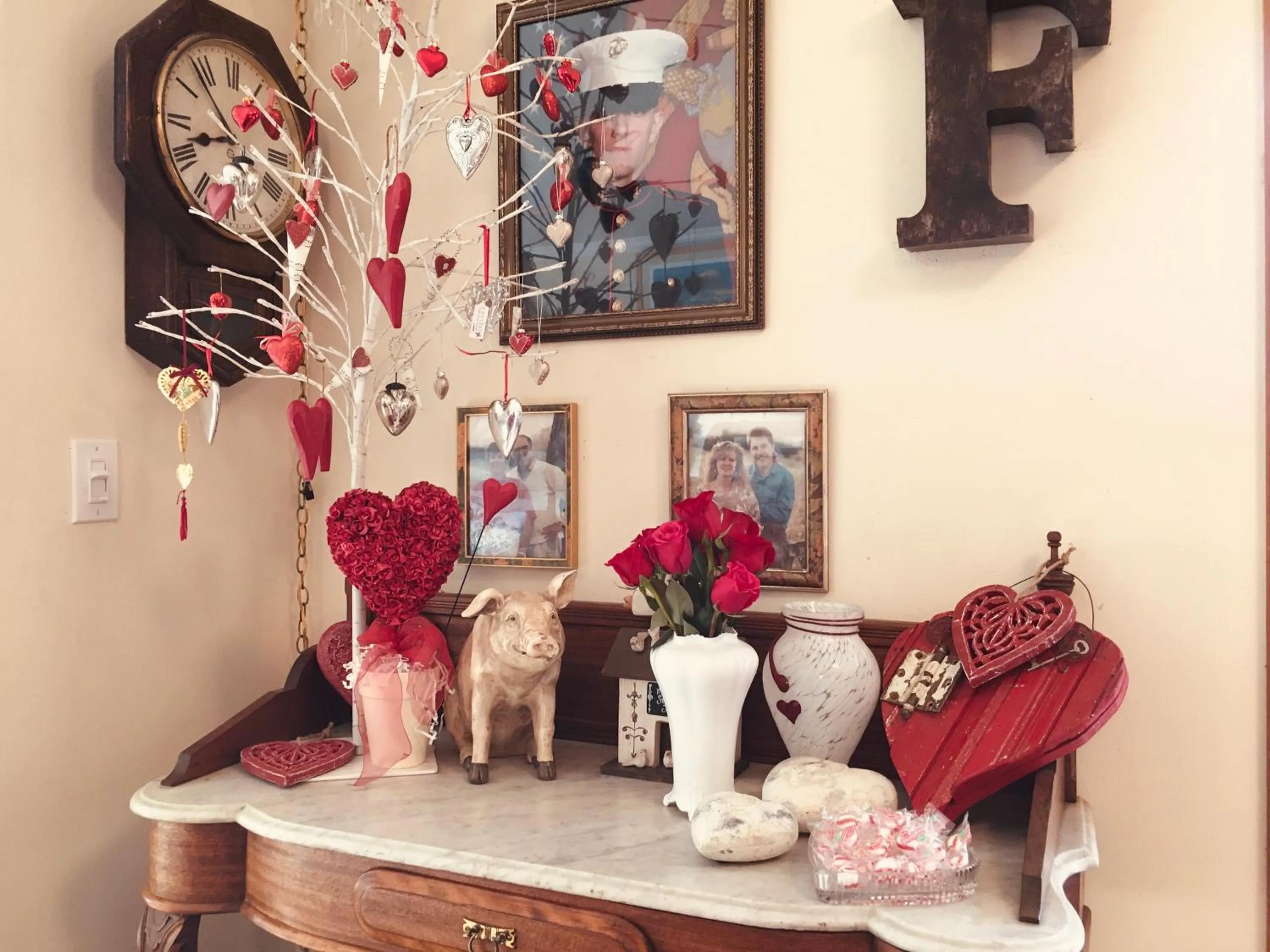 Living room in Marina Street Inn