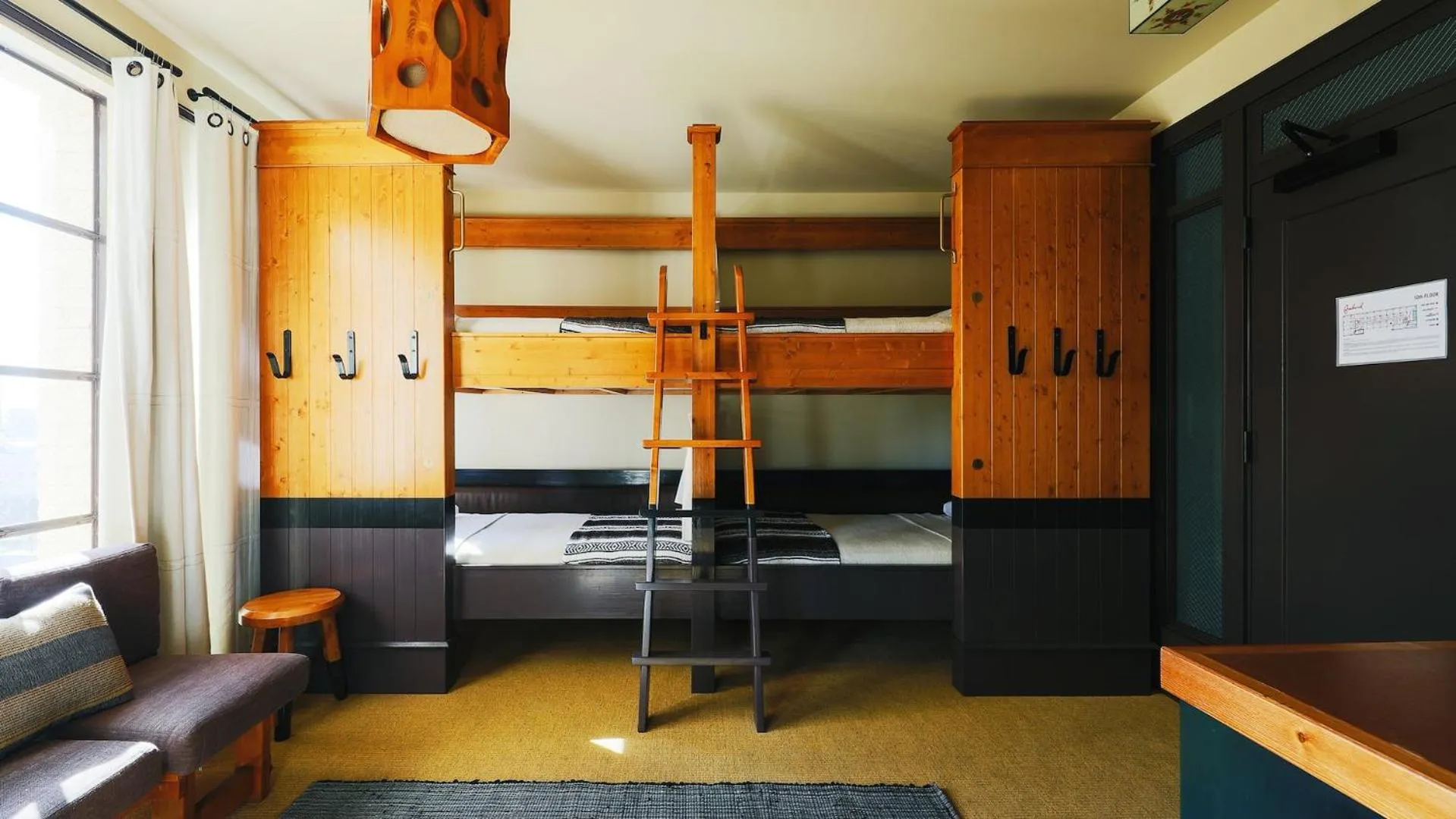 Bedroom in Freehand Los Angeles