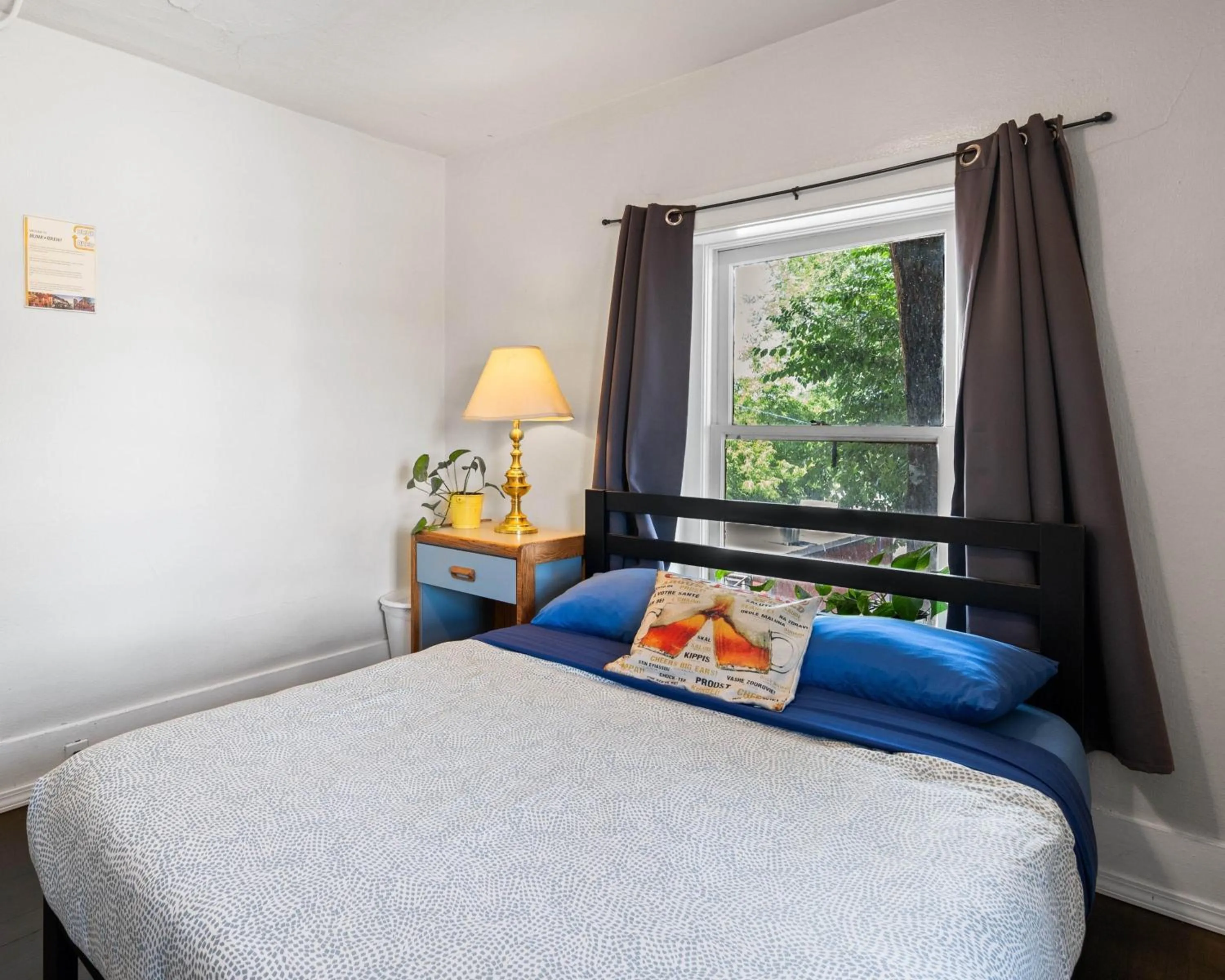 Bed in Bunk & Brew Historic Lucas House - Hostel