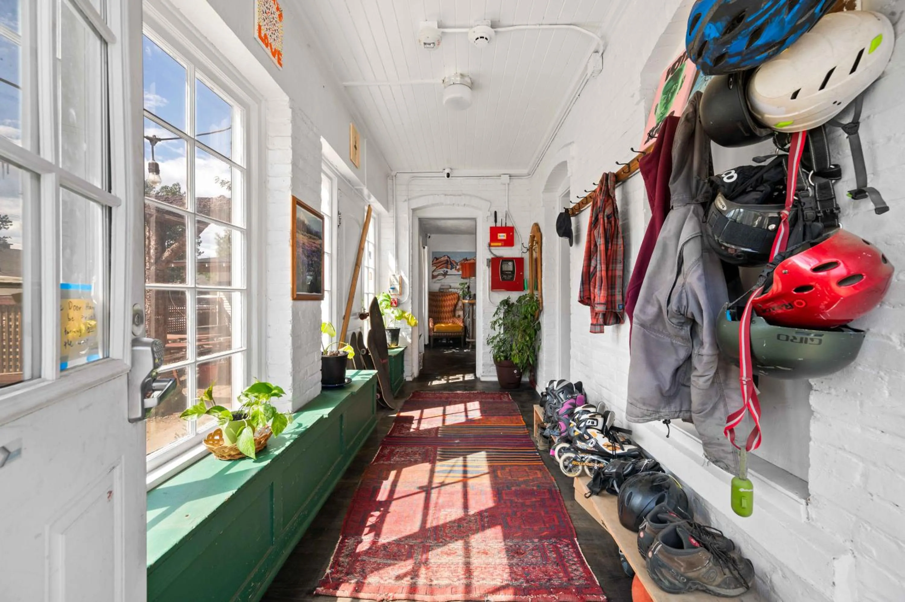 Lobby or reception in Bunk & Brew Historic Lucas House - Hostel