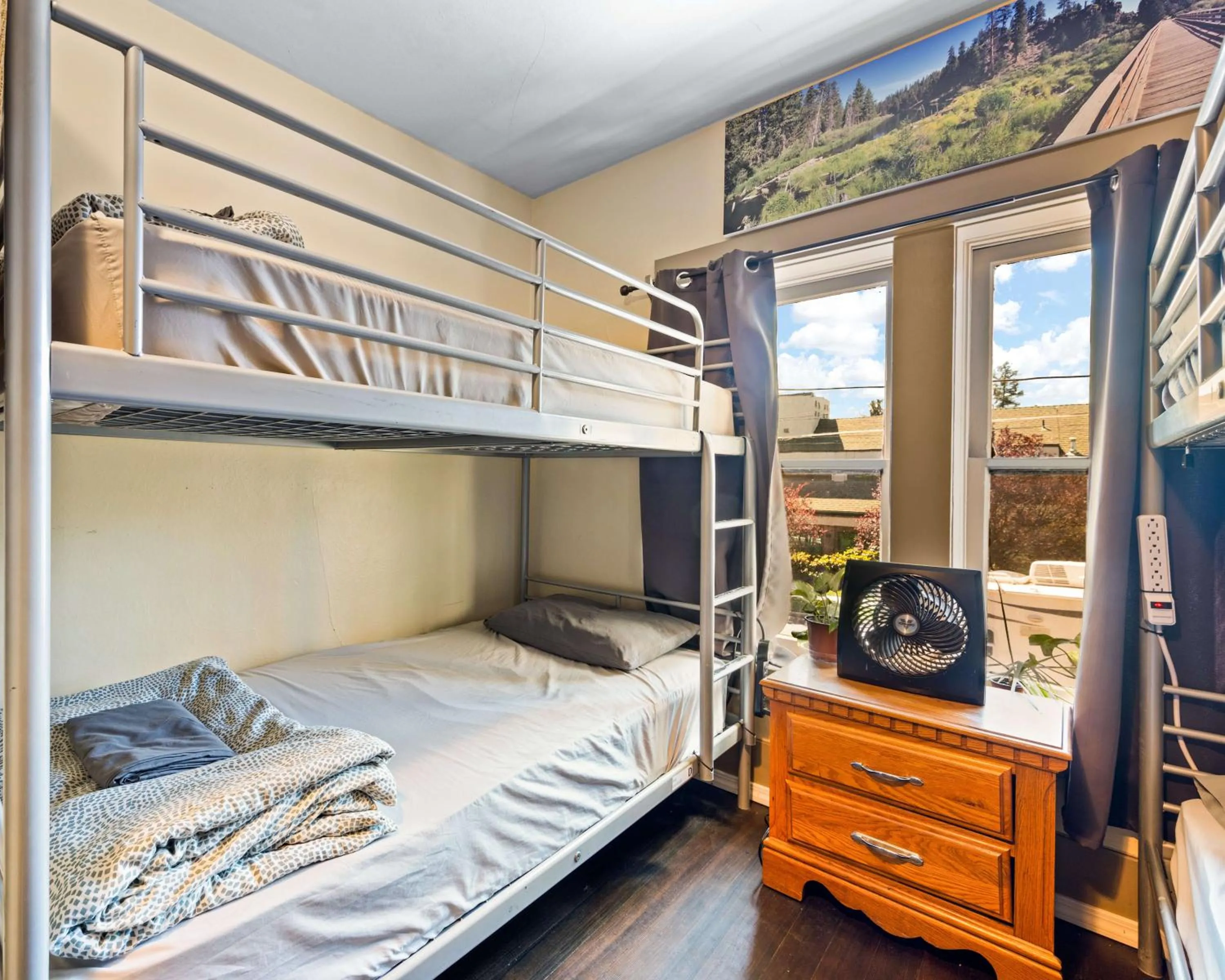 Bed in Bunk & Brew Historic Lucas House - Hostel