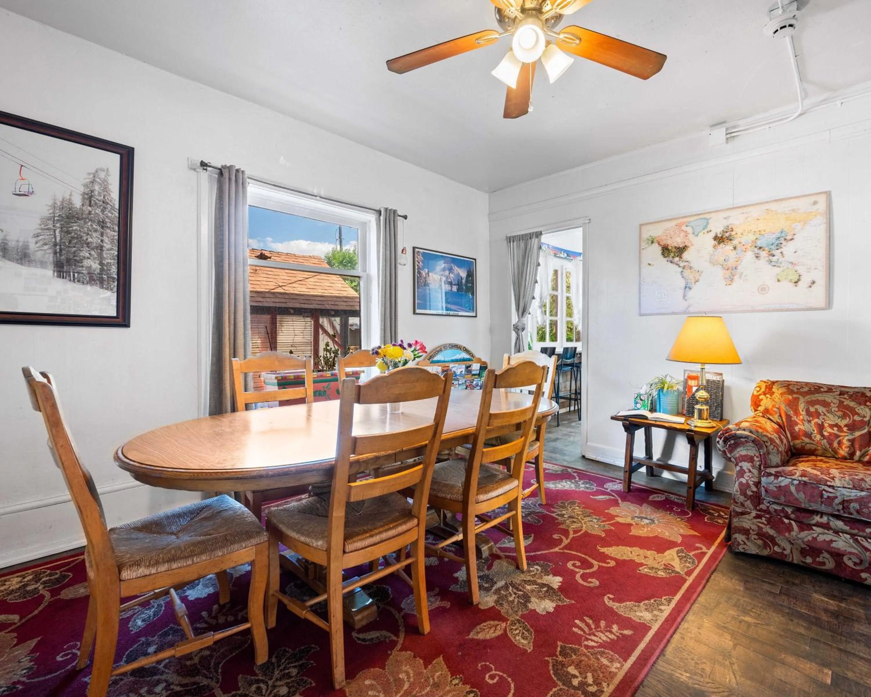 Dining area in Bunk & Brew Historic Lucas House - Hostel