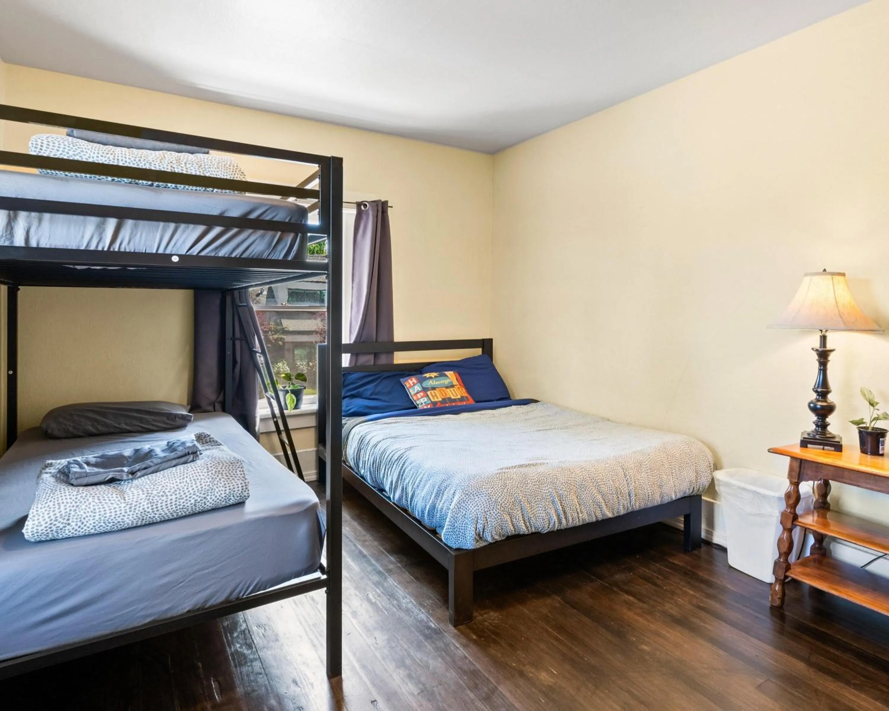 Bed in Bunk & Brew Historic Lucas House - Hostel