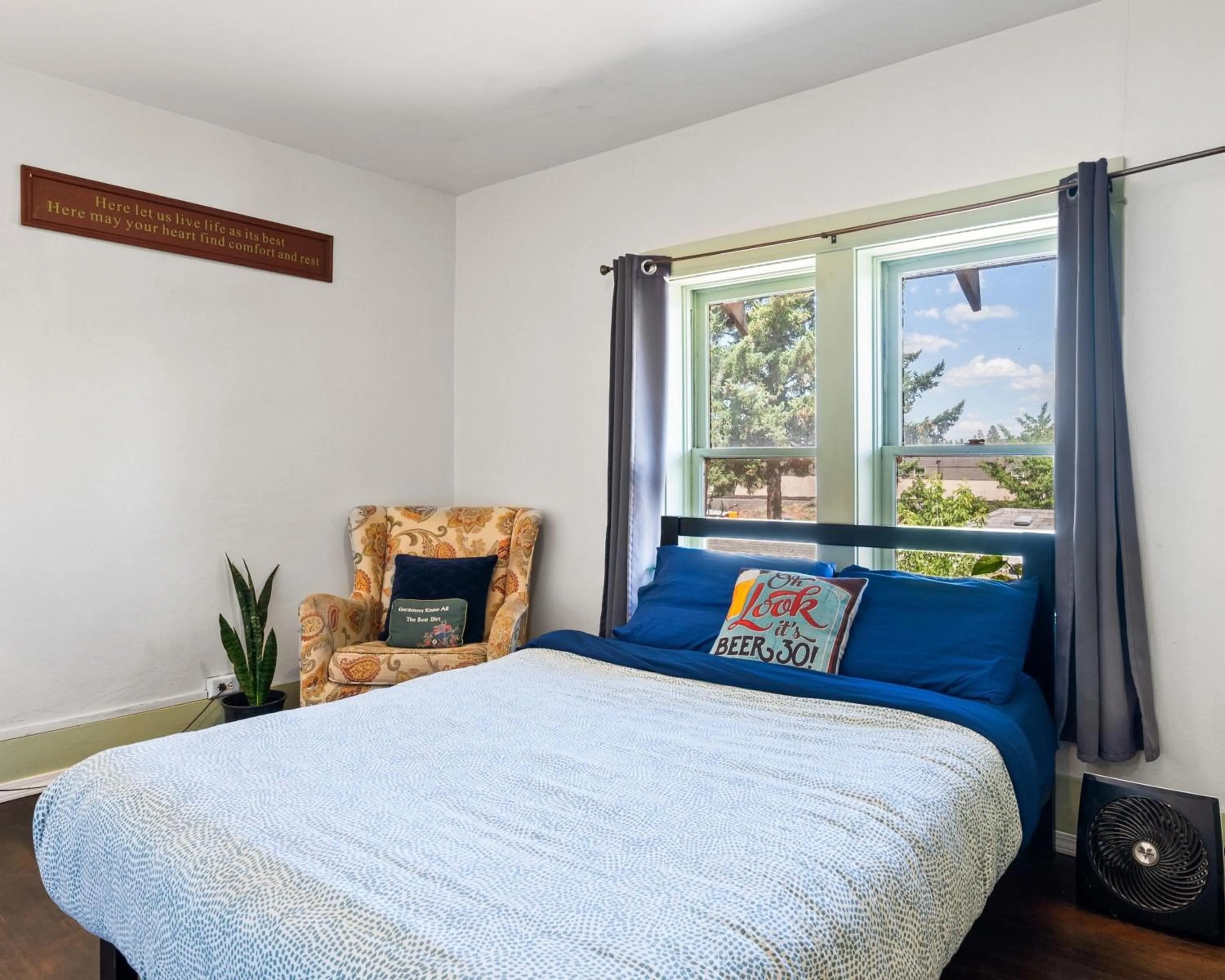 Bed in Bunk & Brew Historic Lucas House - Hostel