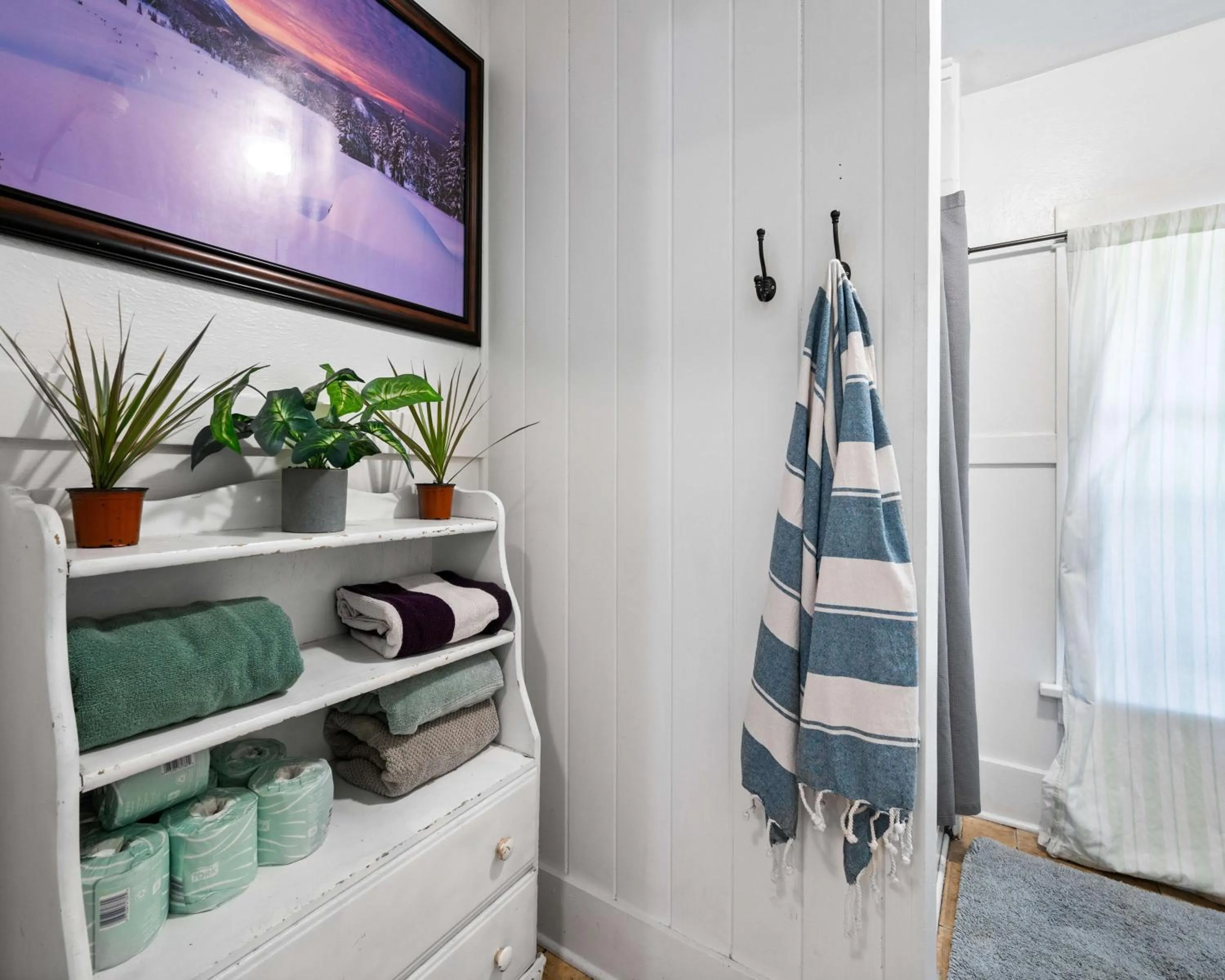 Bathroom, Bed in Bunk & Brew Historic Lucas House - Hostel