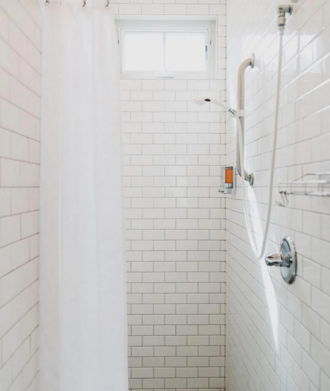 Shower in Bunk & Brew Historic Lucas House - Hostel
