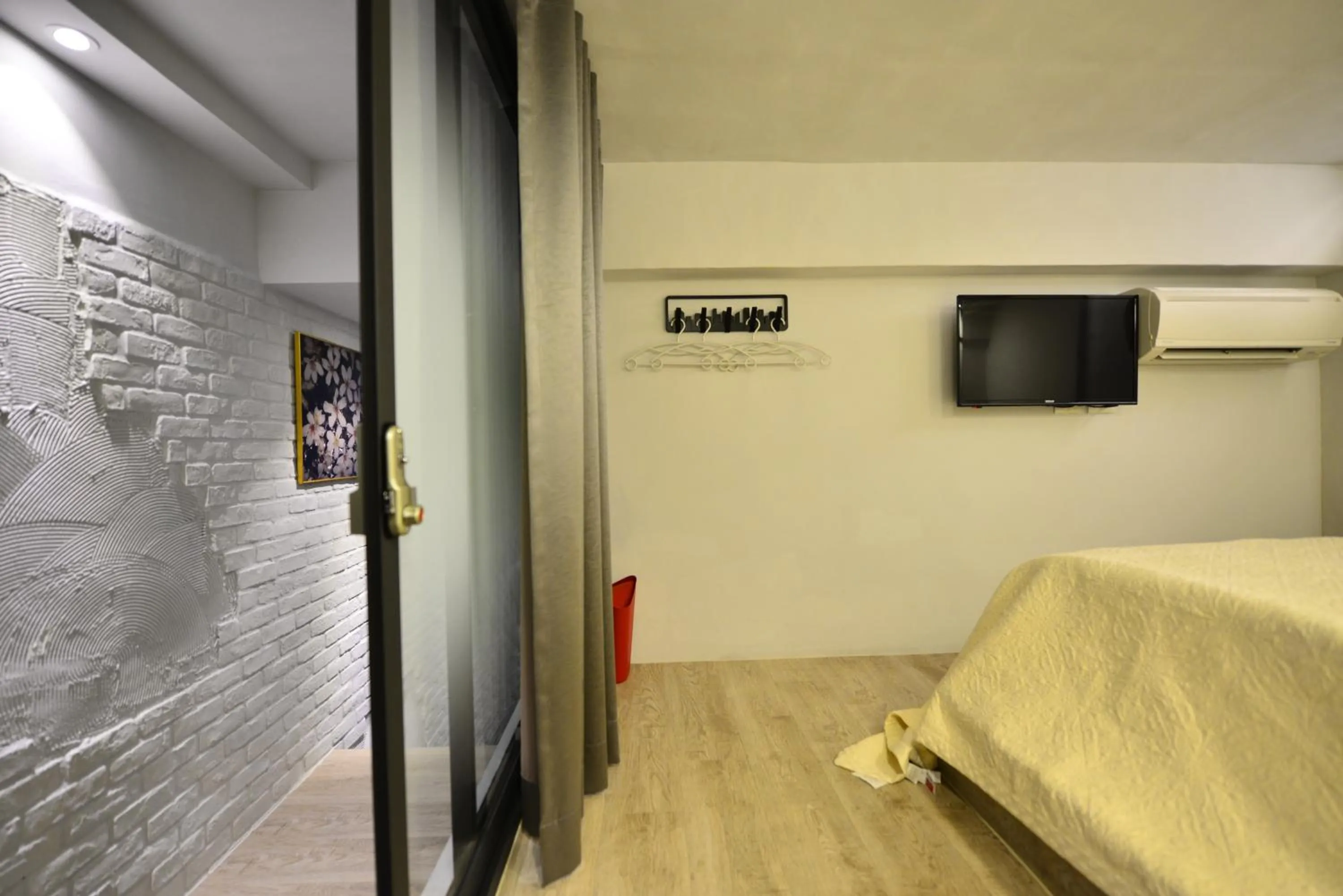 Decorative detail, Bed in Happy House B&B