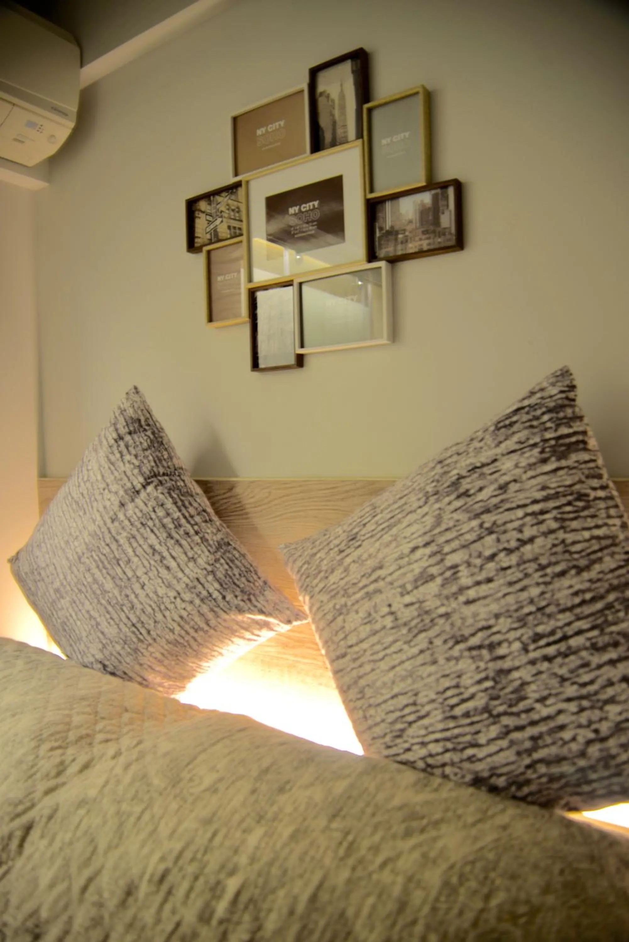 Decorative detail, Bed in Happy House B&B