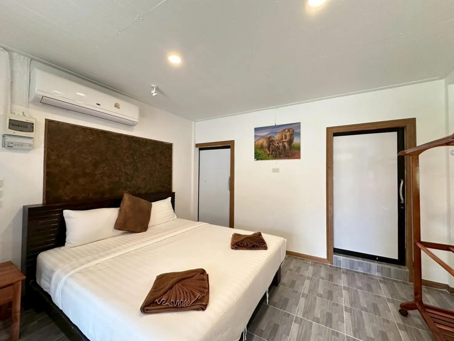 Bed in Klongdao Sunset Villa