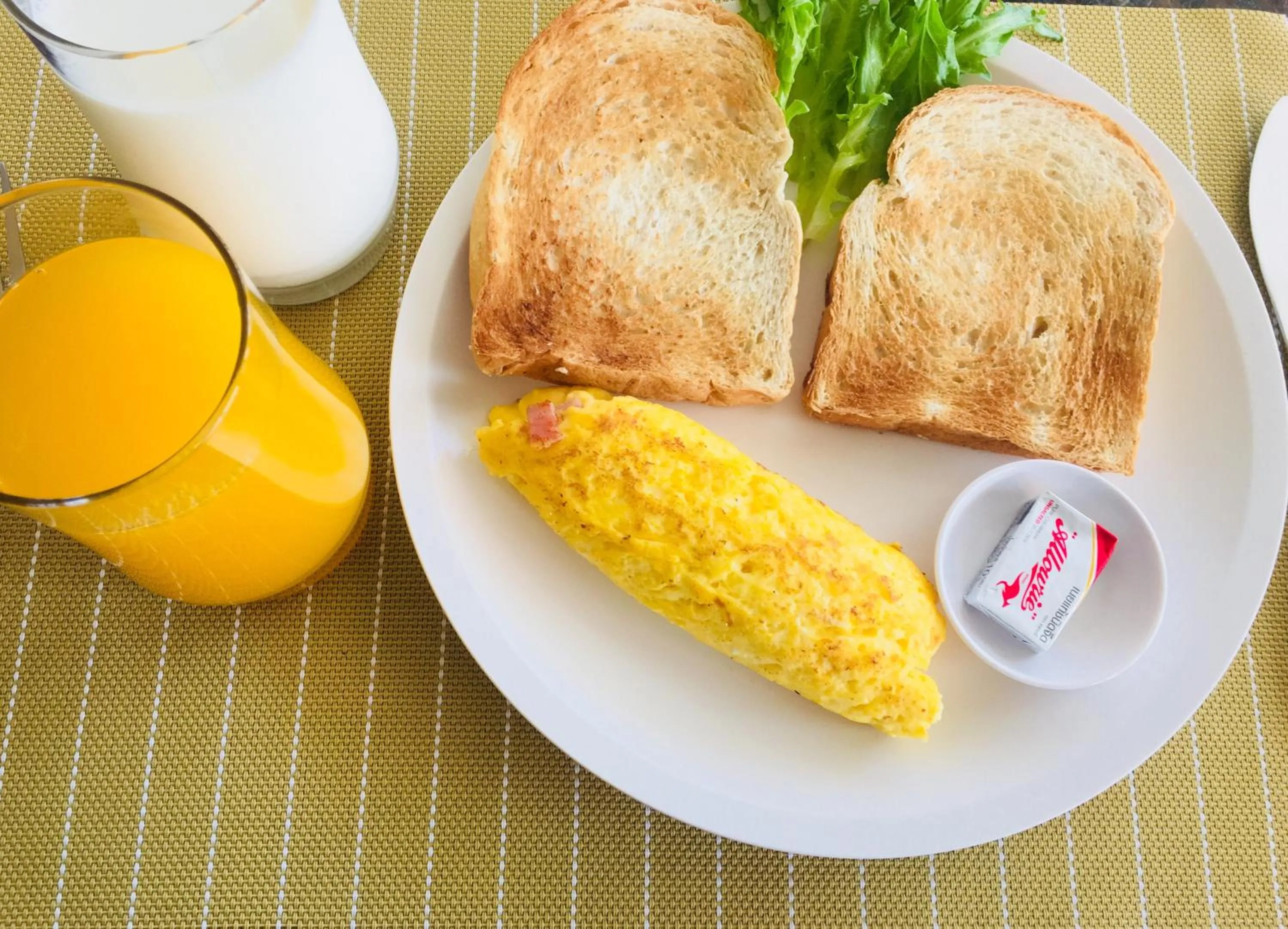 American breakfast in Kavil Guesthouse