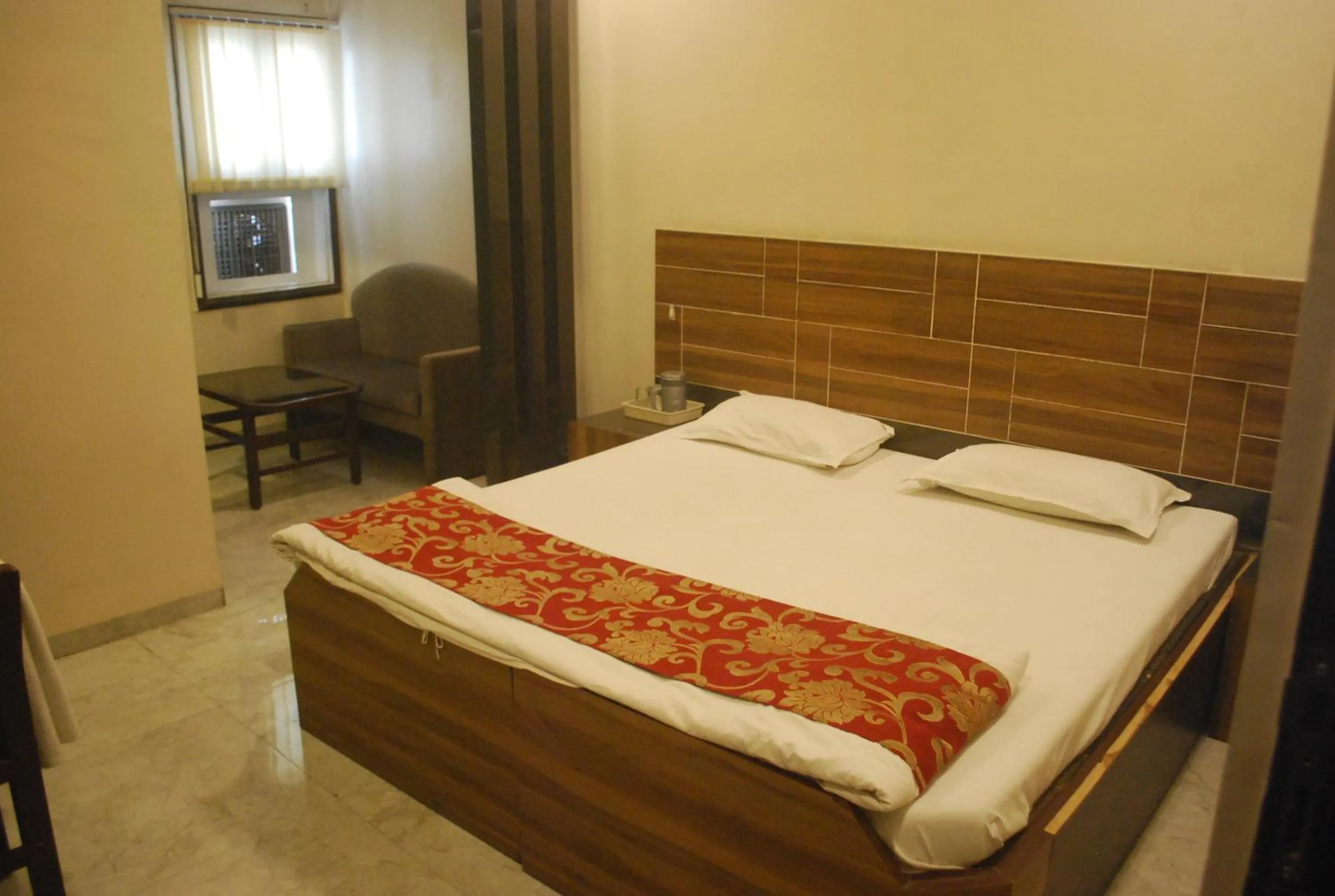 Bedroom, Bed in Hotel New Sunder