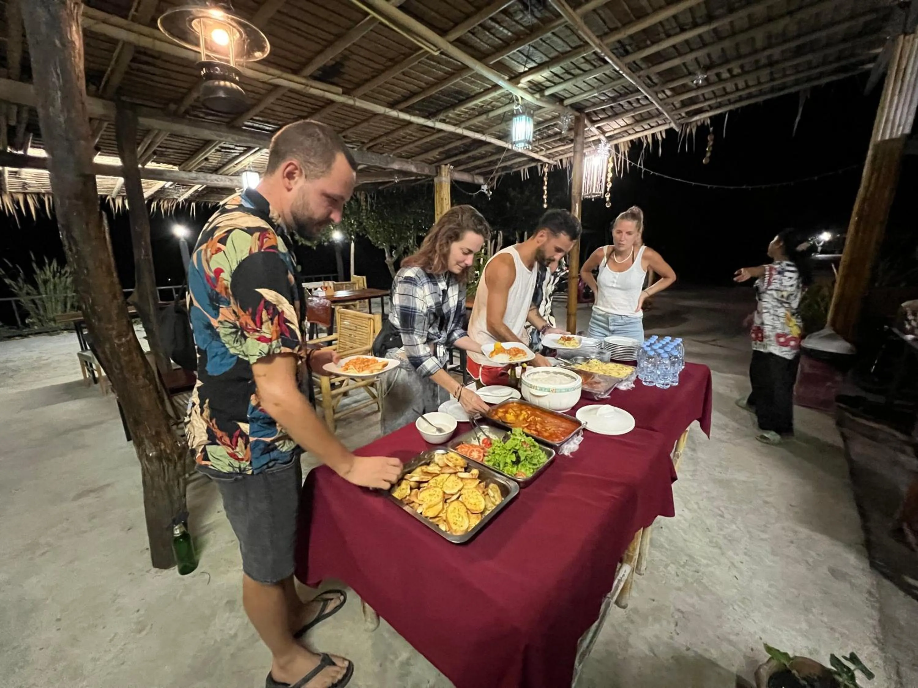 Restaurant/places to eat in Chom Dao Resort