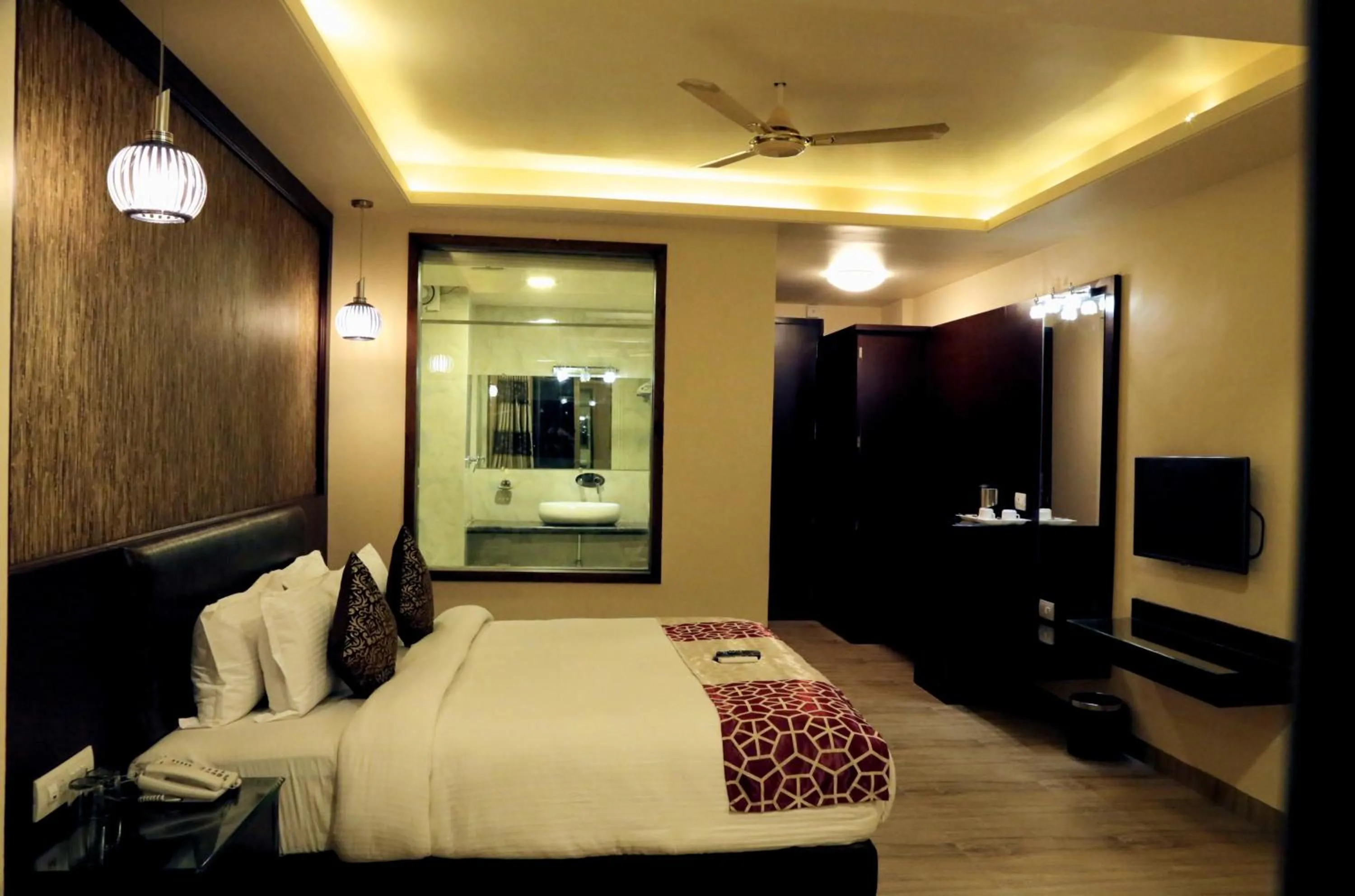 Bedroom, Bed in Hotel Mittal Paradise
