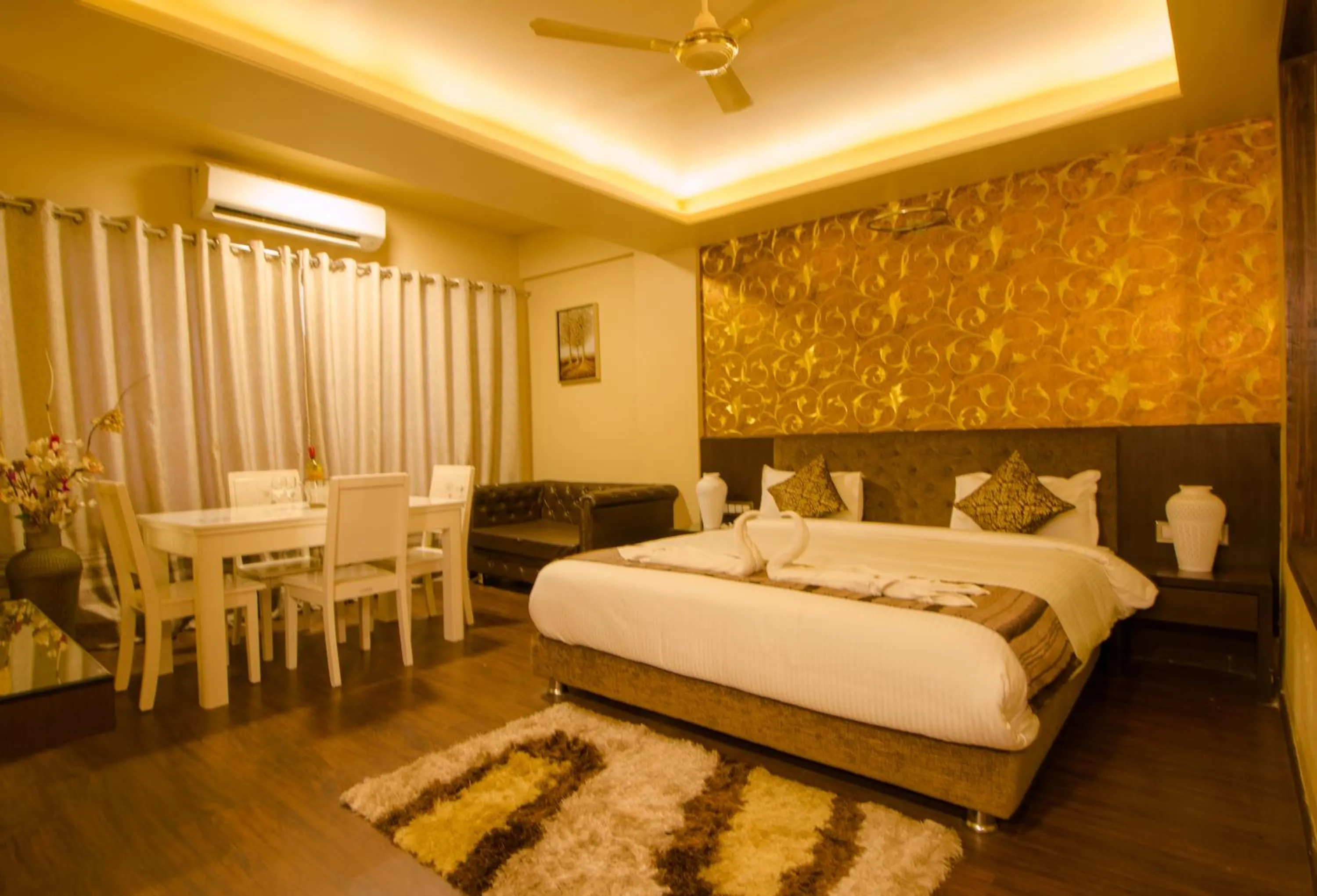 Bedroom, Bed in Hotel Mittal Paradise