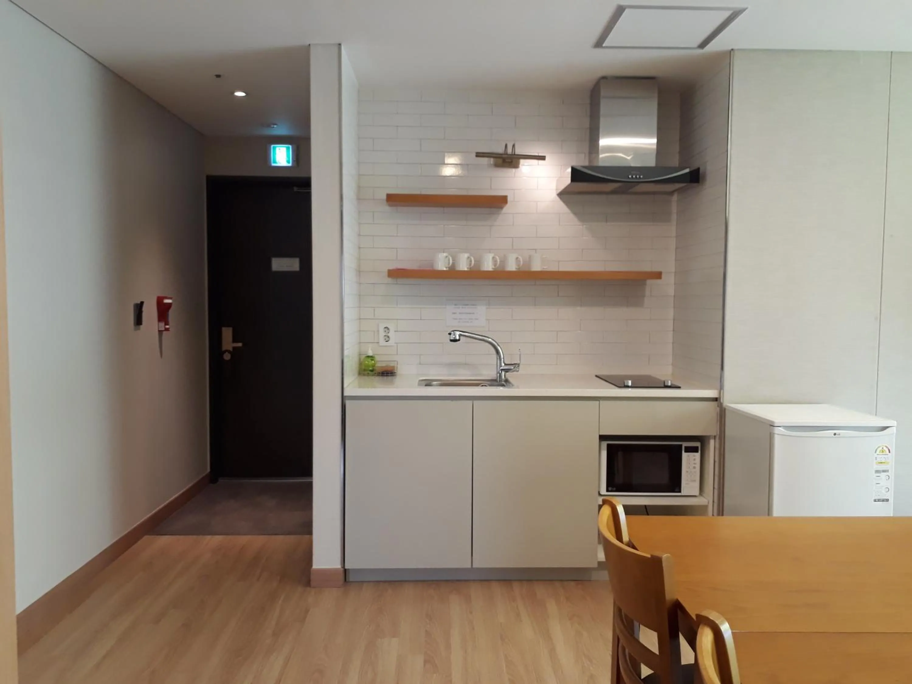 Kitchen or kitchenette in Grid Inn Hotel