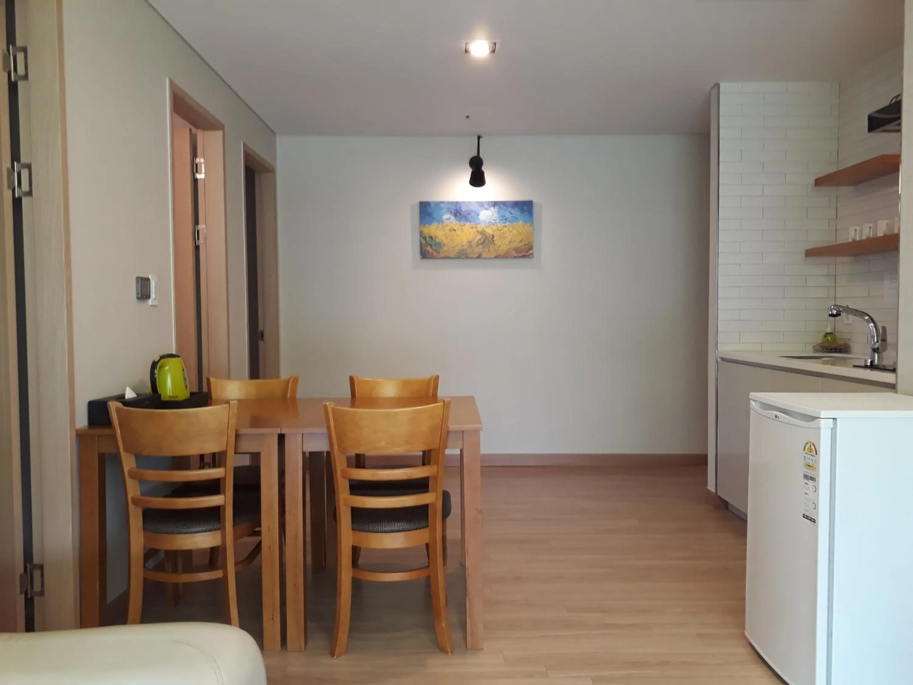 Living room in Grid Inn Hotel