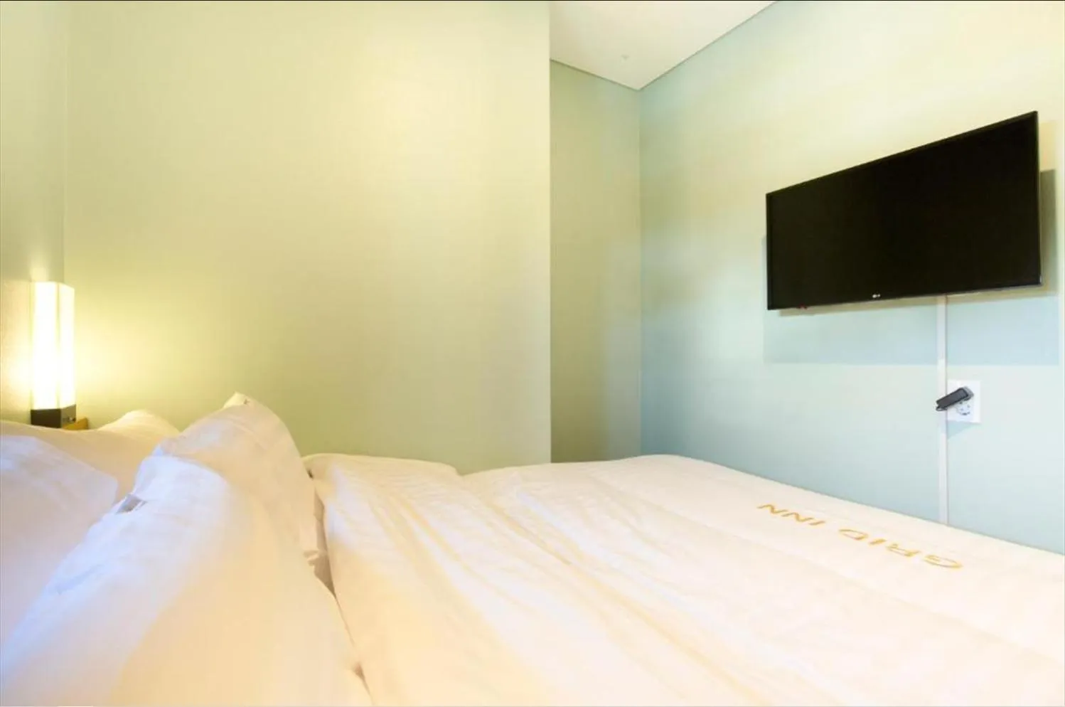 Bed in Grid Inn Hotel